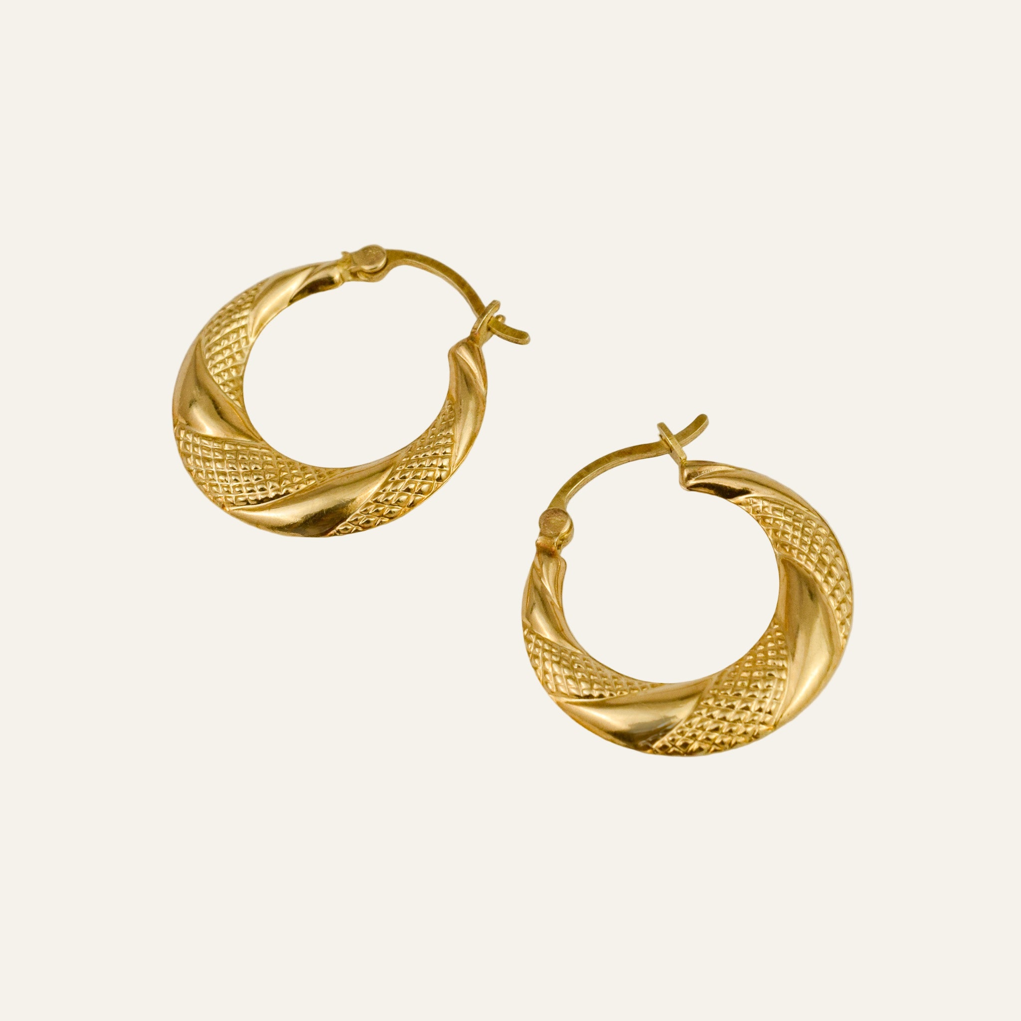 22.5mm Twist Detail Hoops