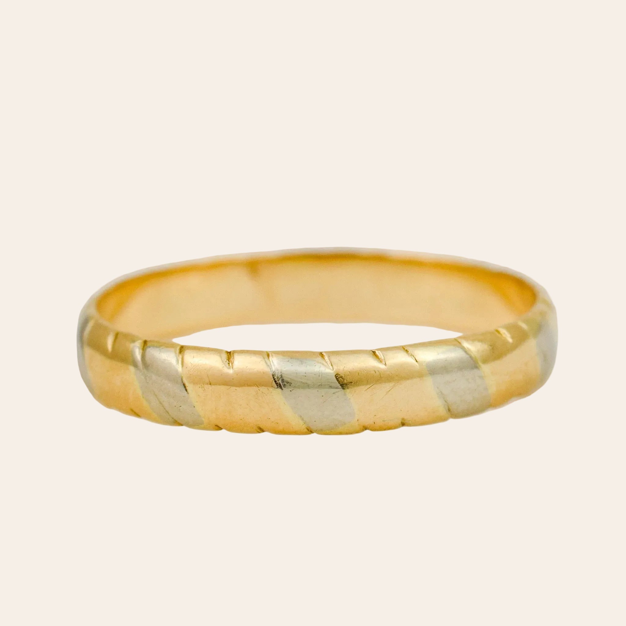 3.3mm Two-Tone Scalloped Gold Band