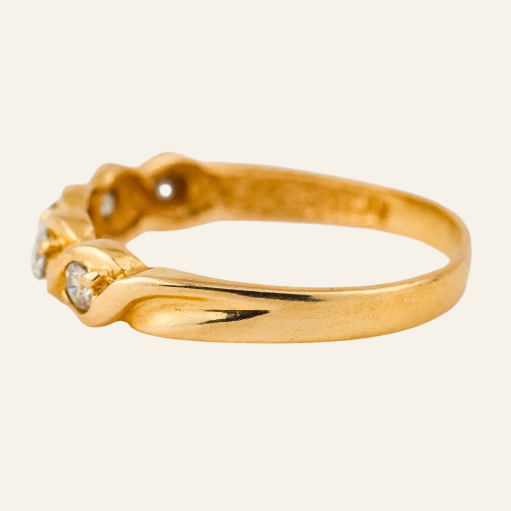vintage Wavey 5 Diamond Band
