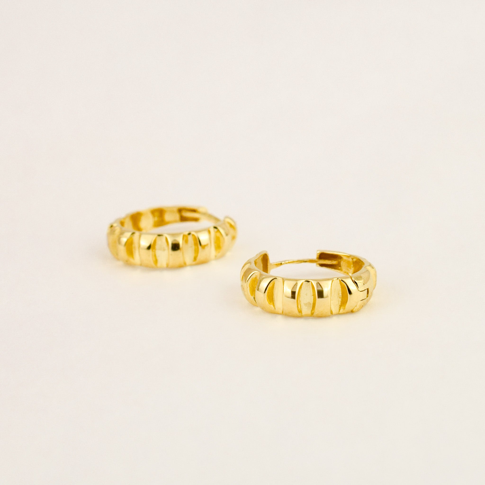 14.9 mm Sculpted Hoops