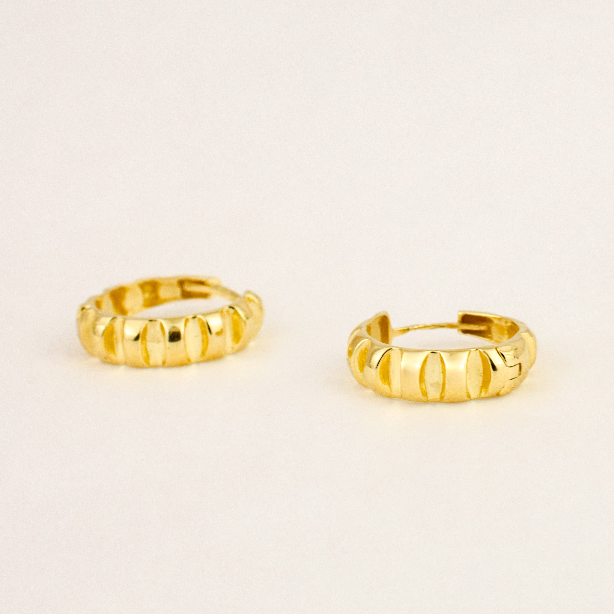 14.9 mm Sculpted Hoops