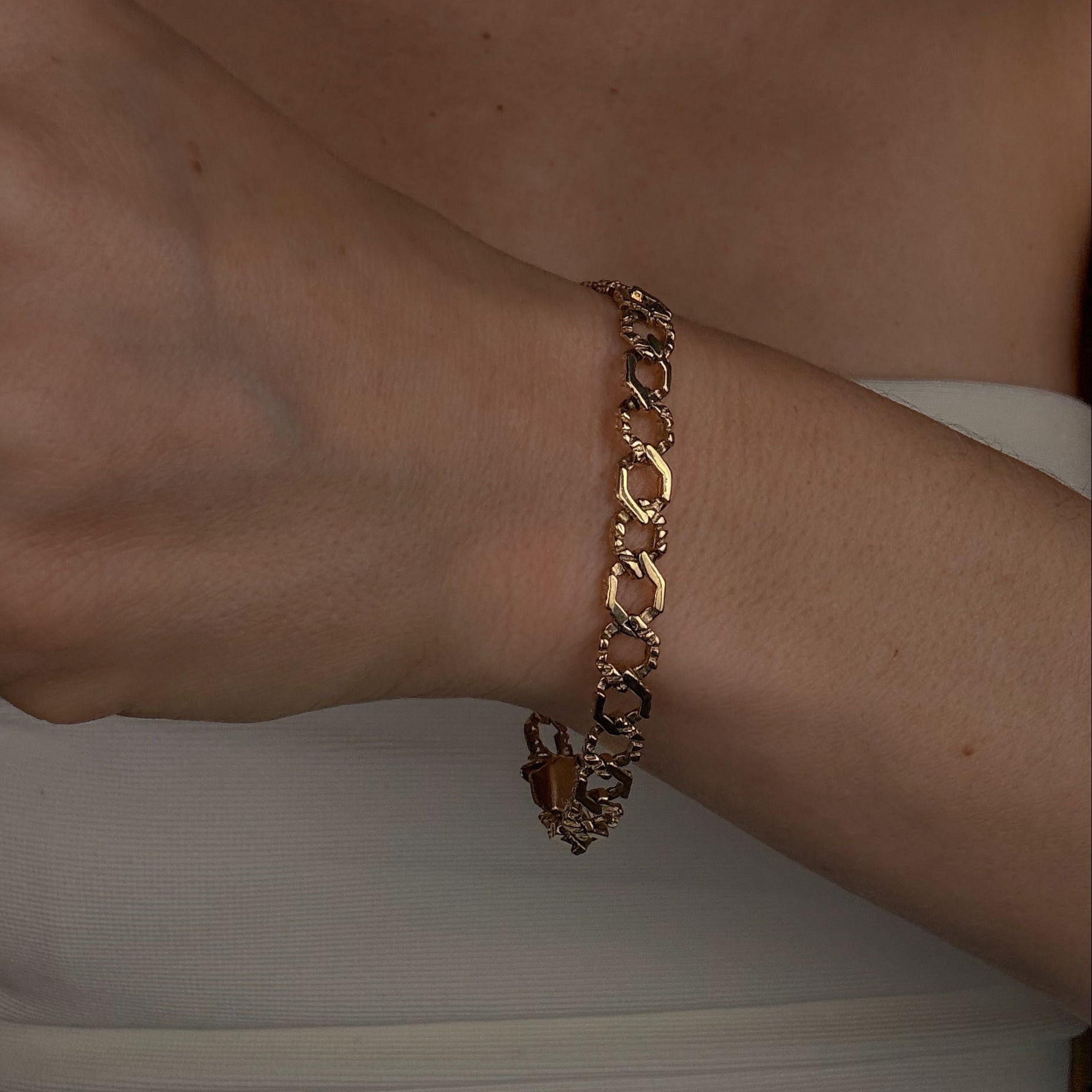 7" Multi-Texture Gold Link Bracelet
