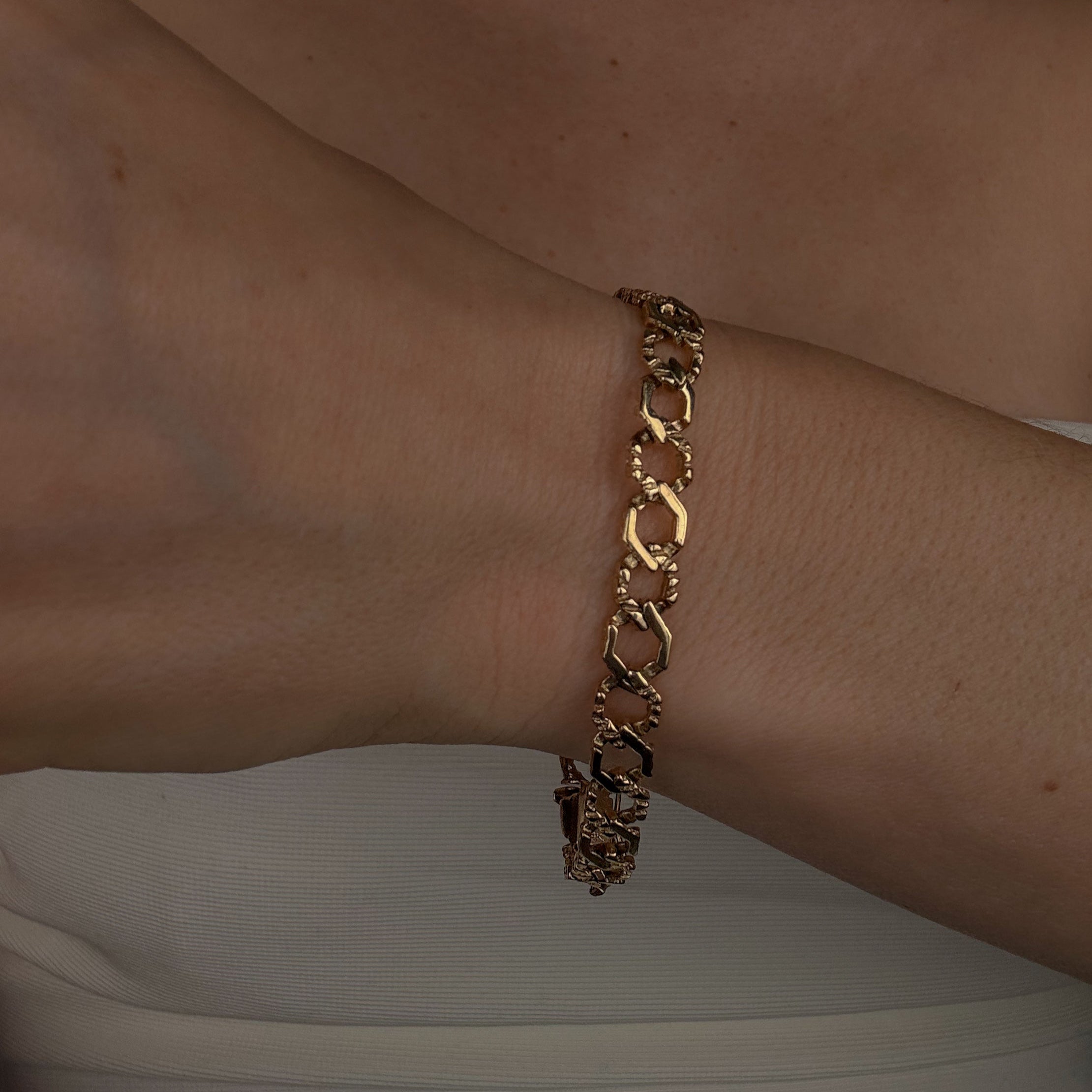 7" Multi-Texture Gold Link Bracelet