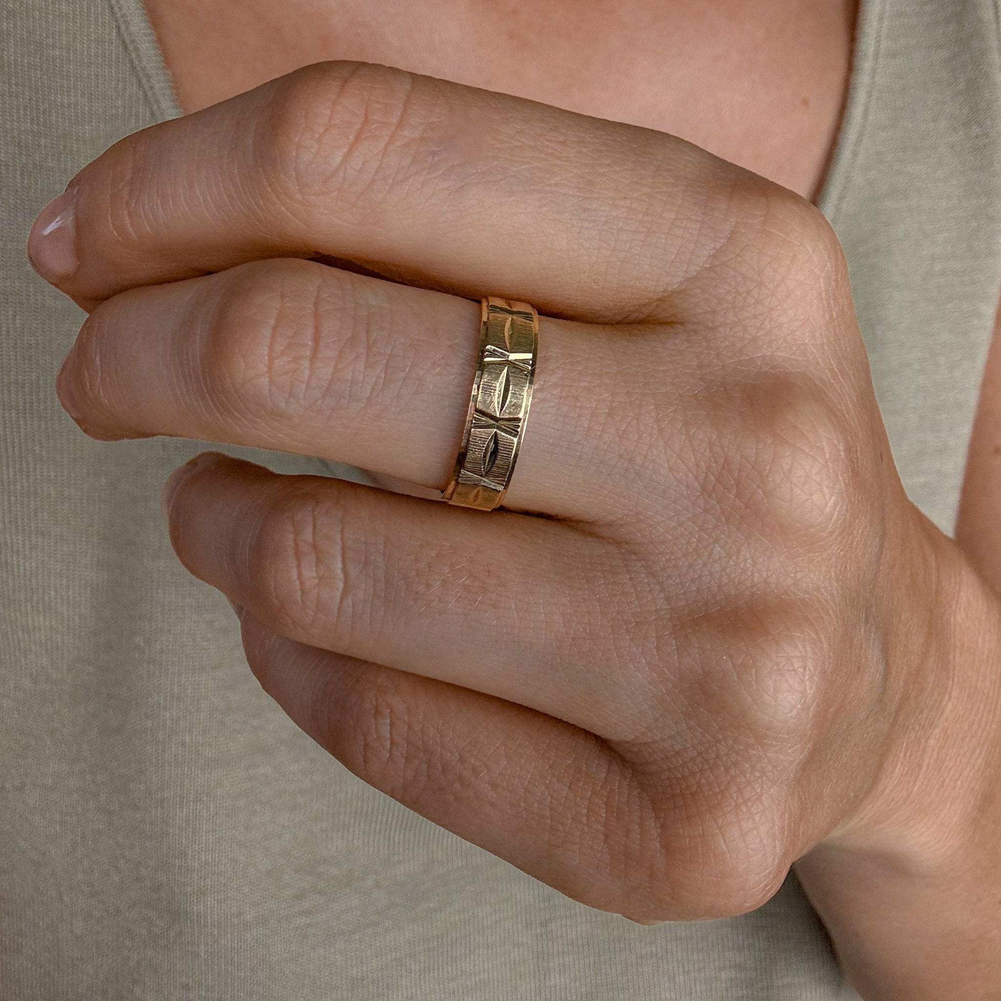 5.3 mm Etched Gold Band