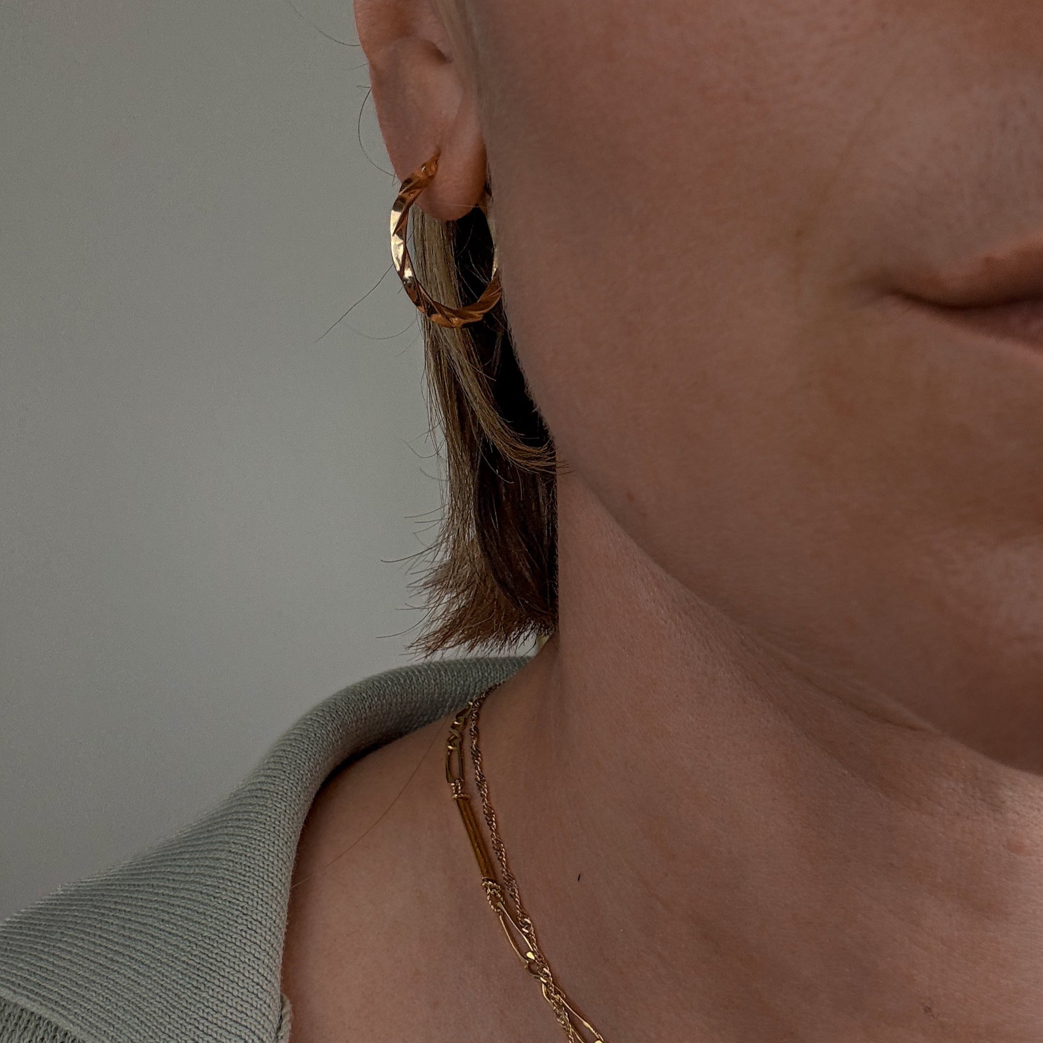 25mm Twist Hoops