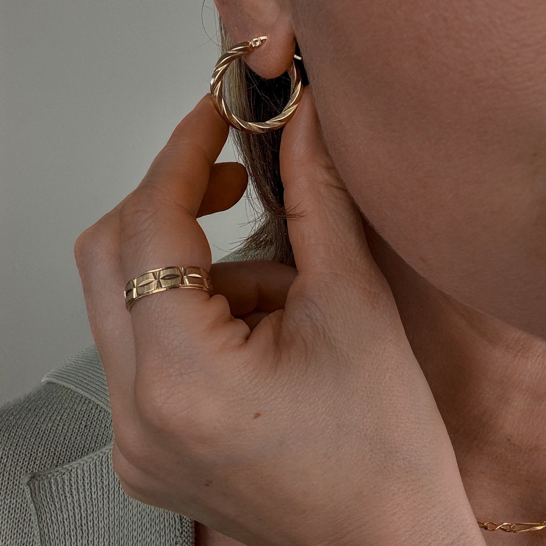 25mm Twist Hoops