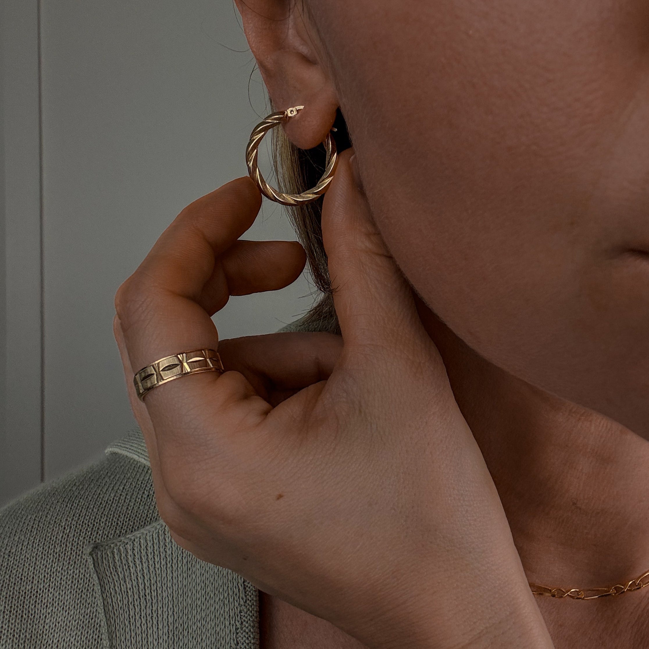 25mm Twist Hoops