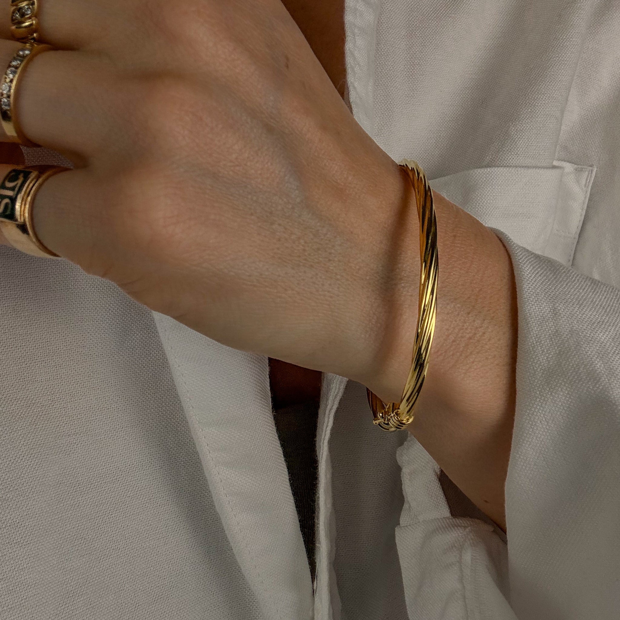61.7mm Twist Oval Bangle
