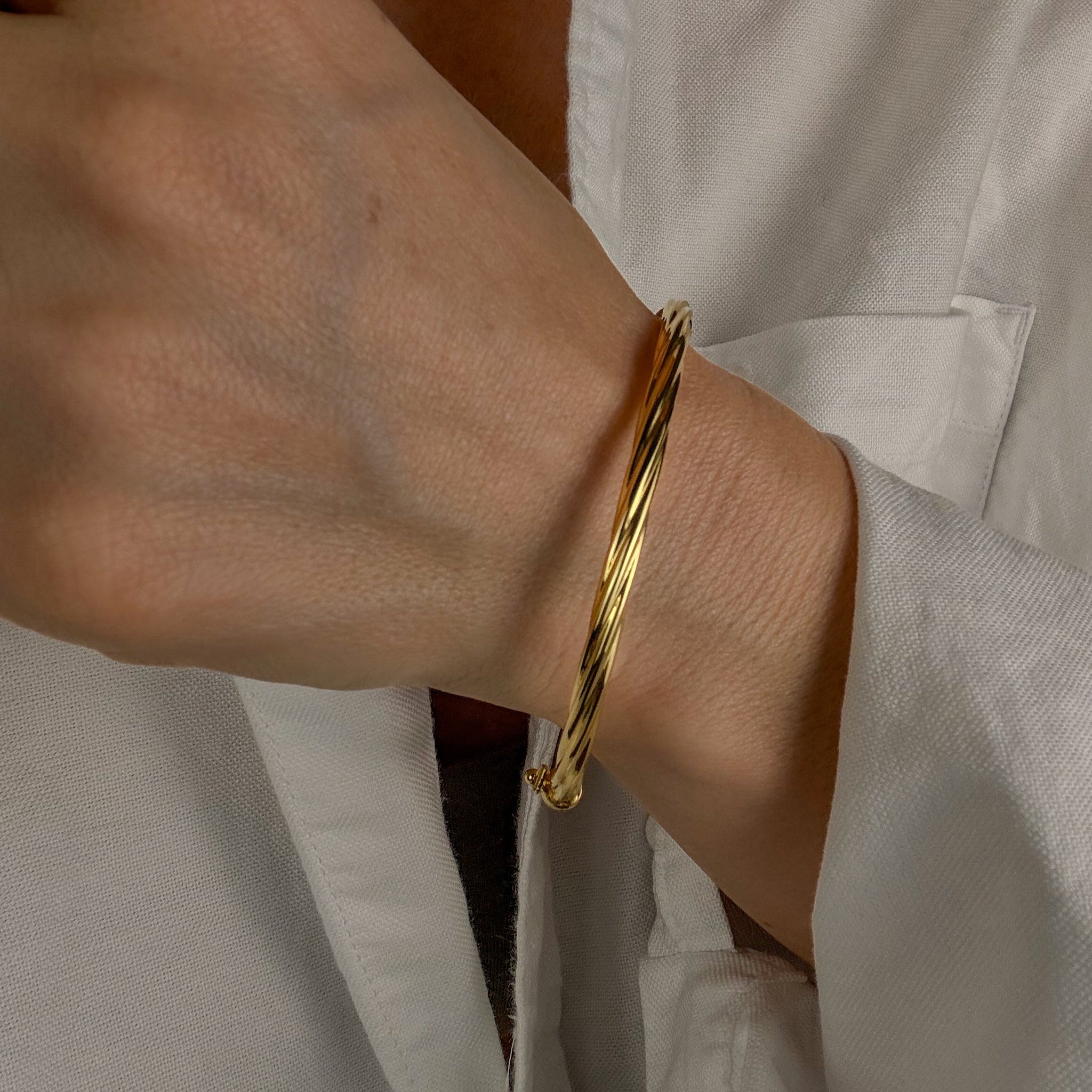61.7mm Twist Oval Bangle