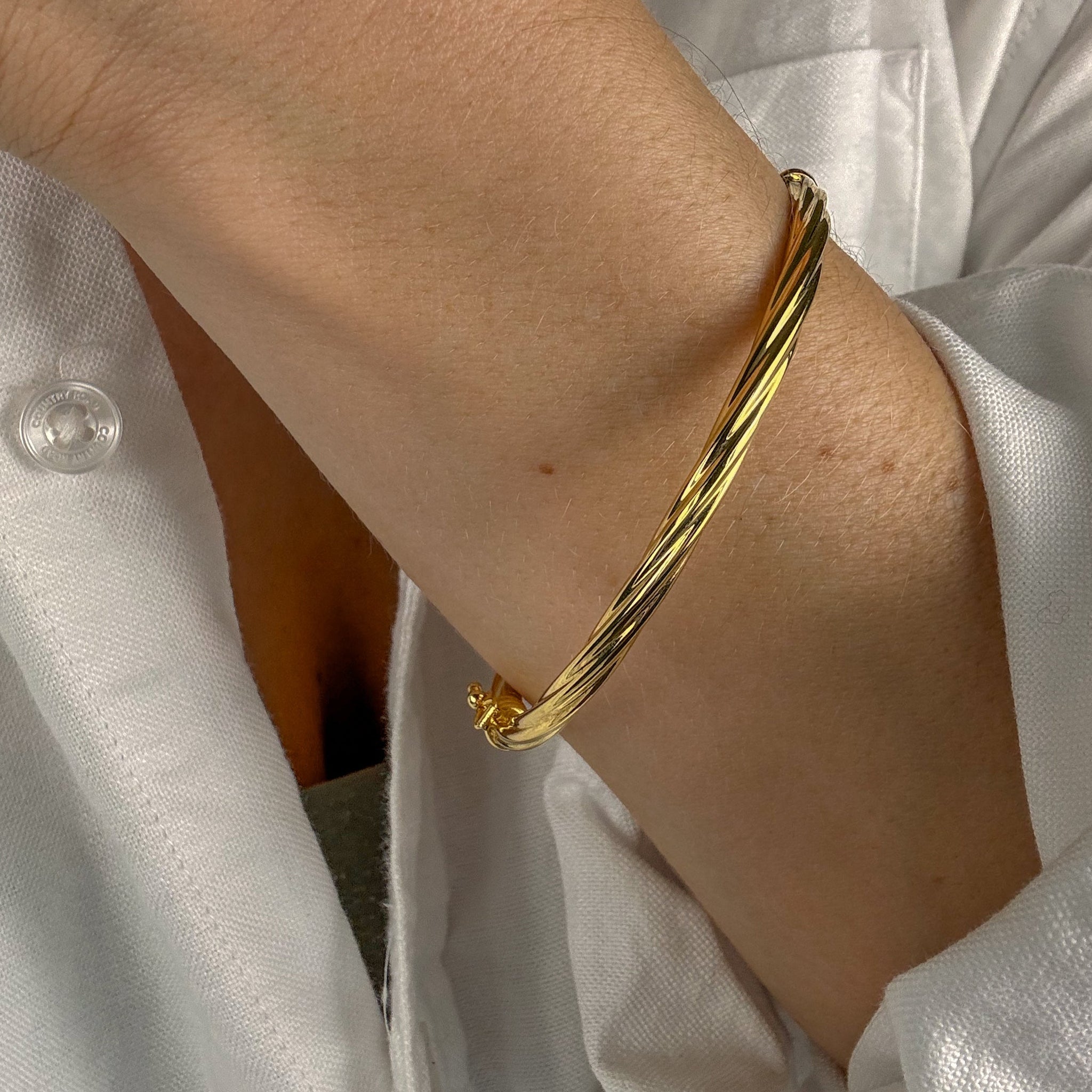 61.7mm Twist Oval Bangle