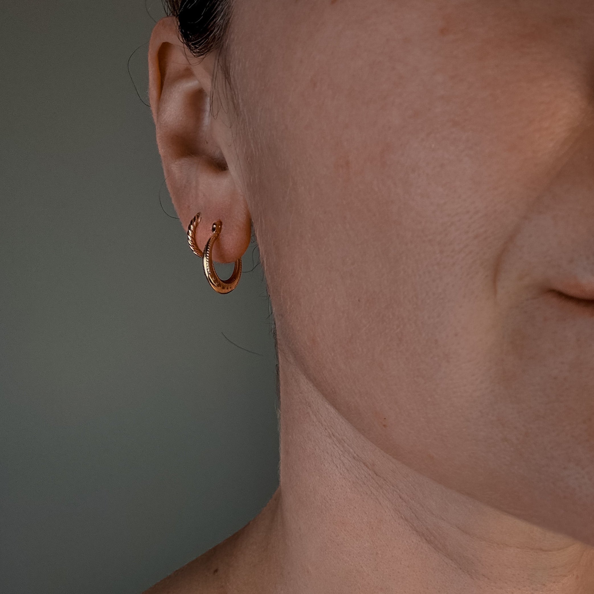 16.9mm Beaded Dainty Hoops