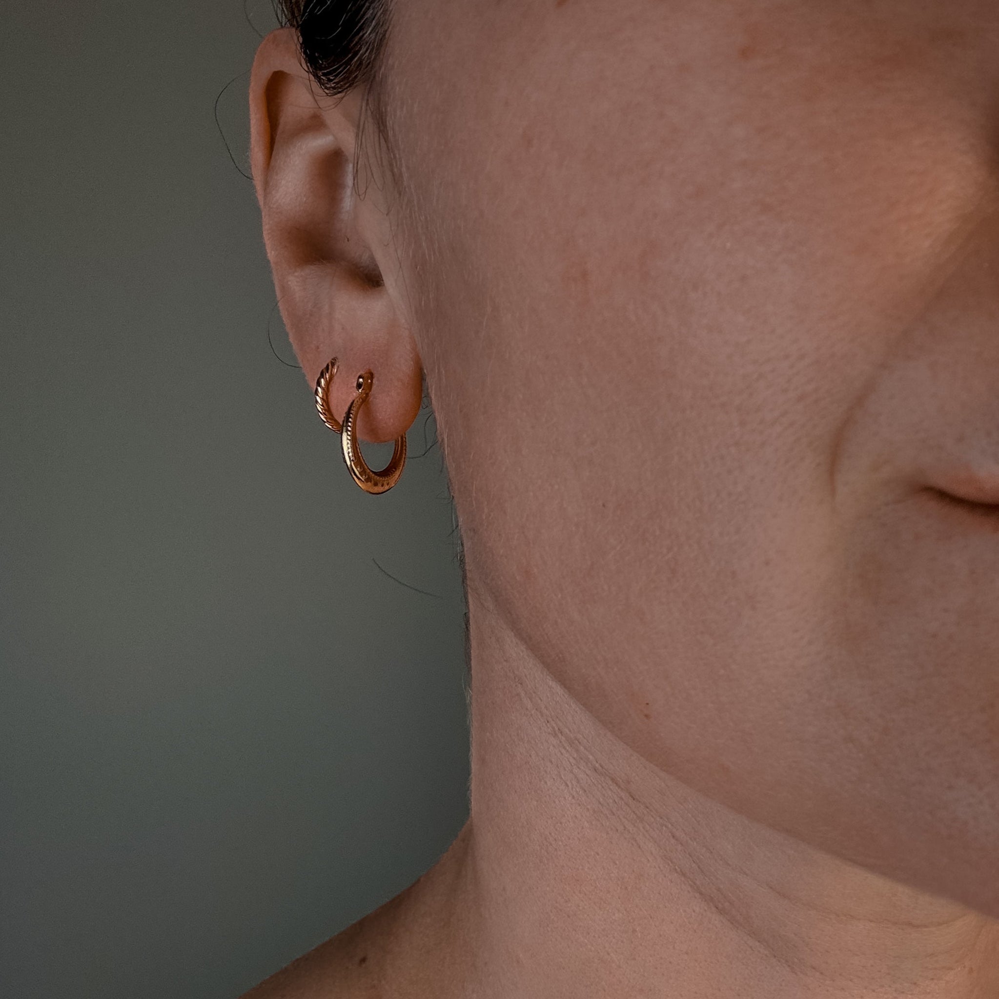 16.9mm Beaded Dainty Hoops