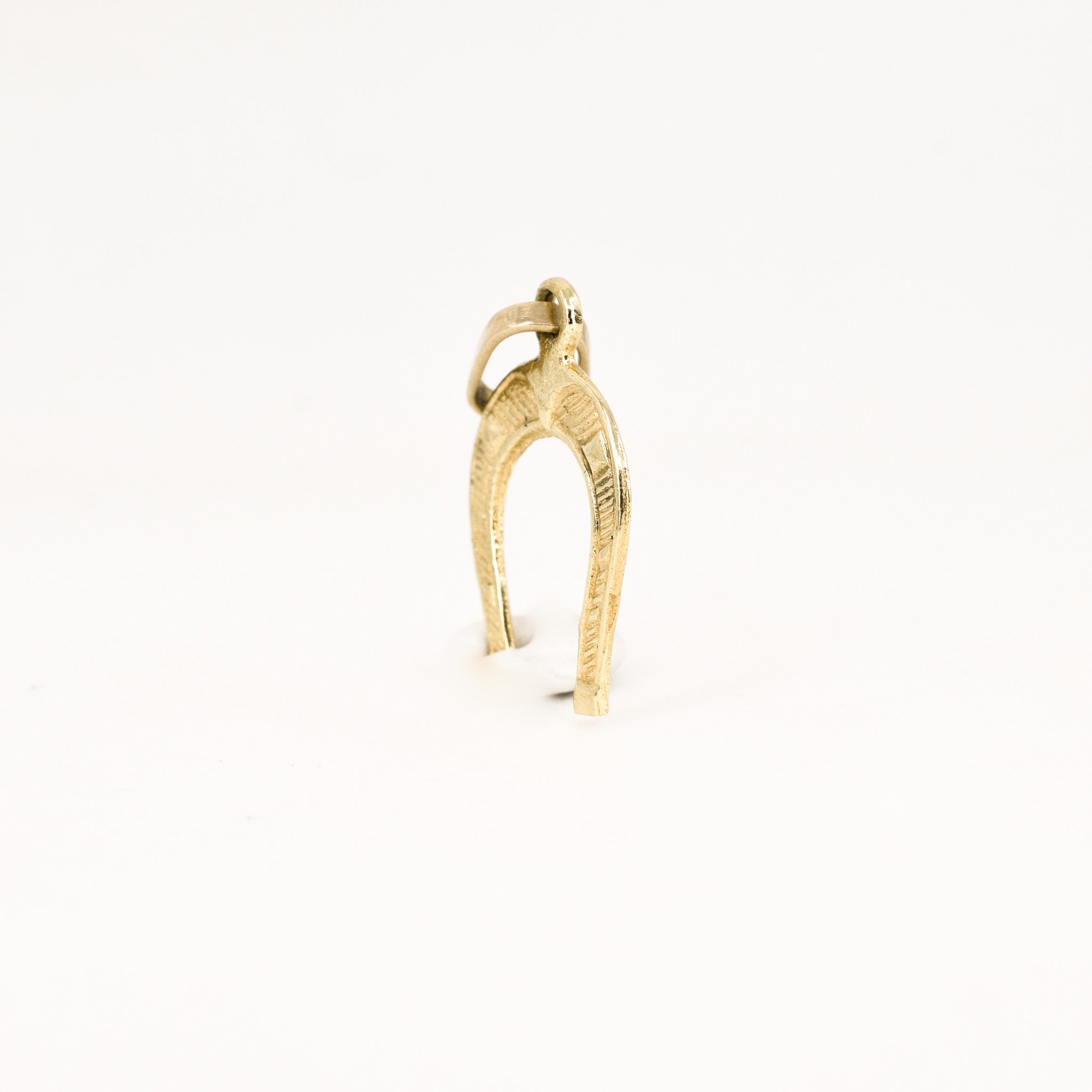 vintage gold horseshoe pendant, folklor vintage jewelry canada