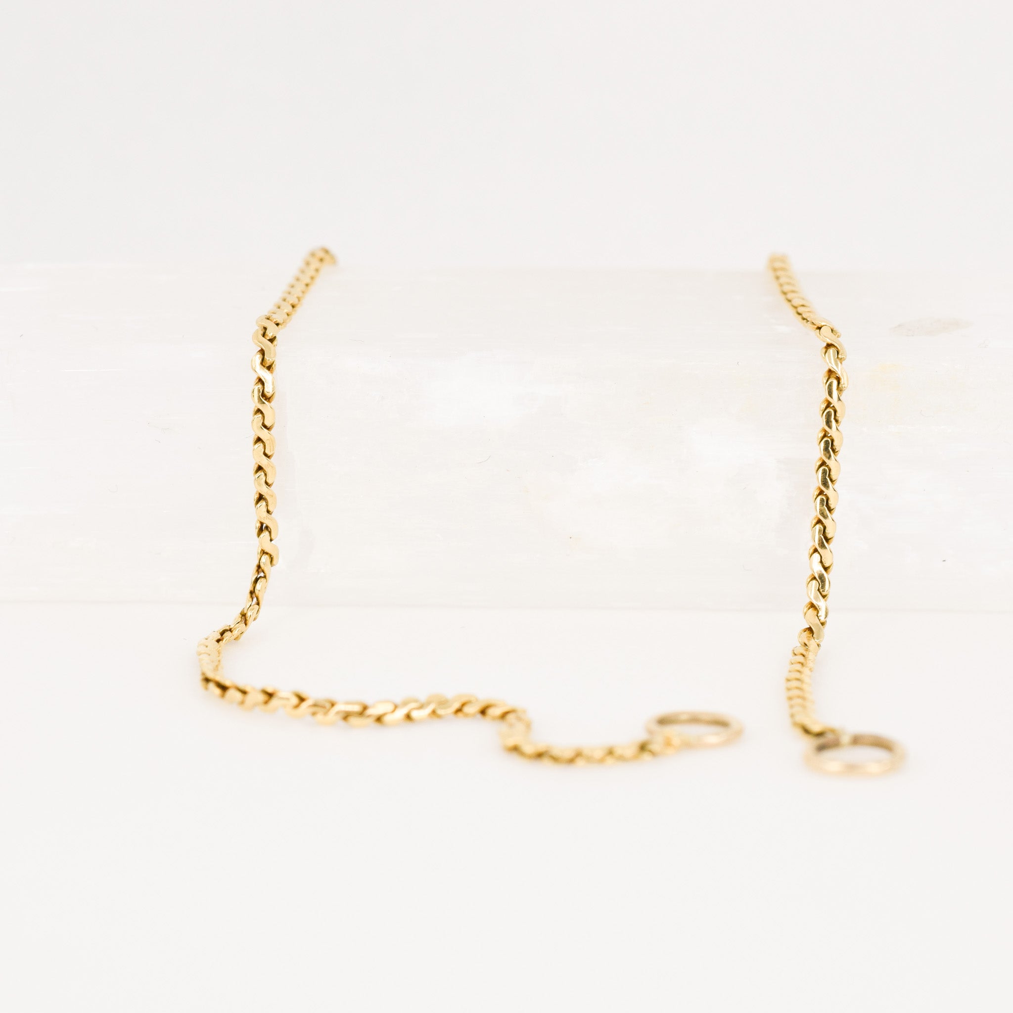 Fine gold 18k buttery chain necklace with loop ends, folklor vintage jewelry canada