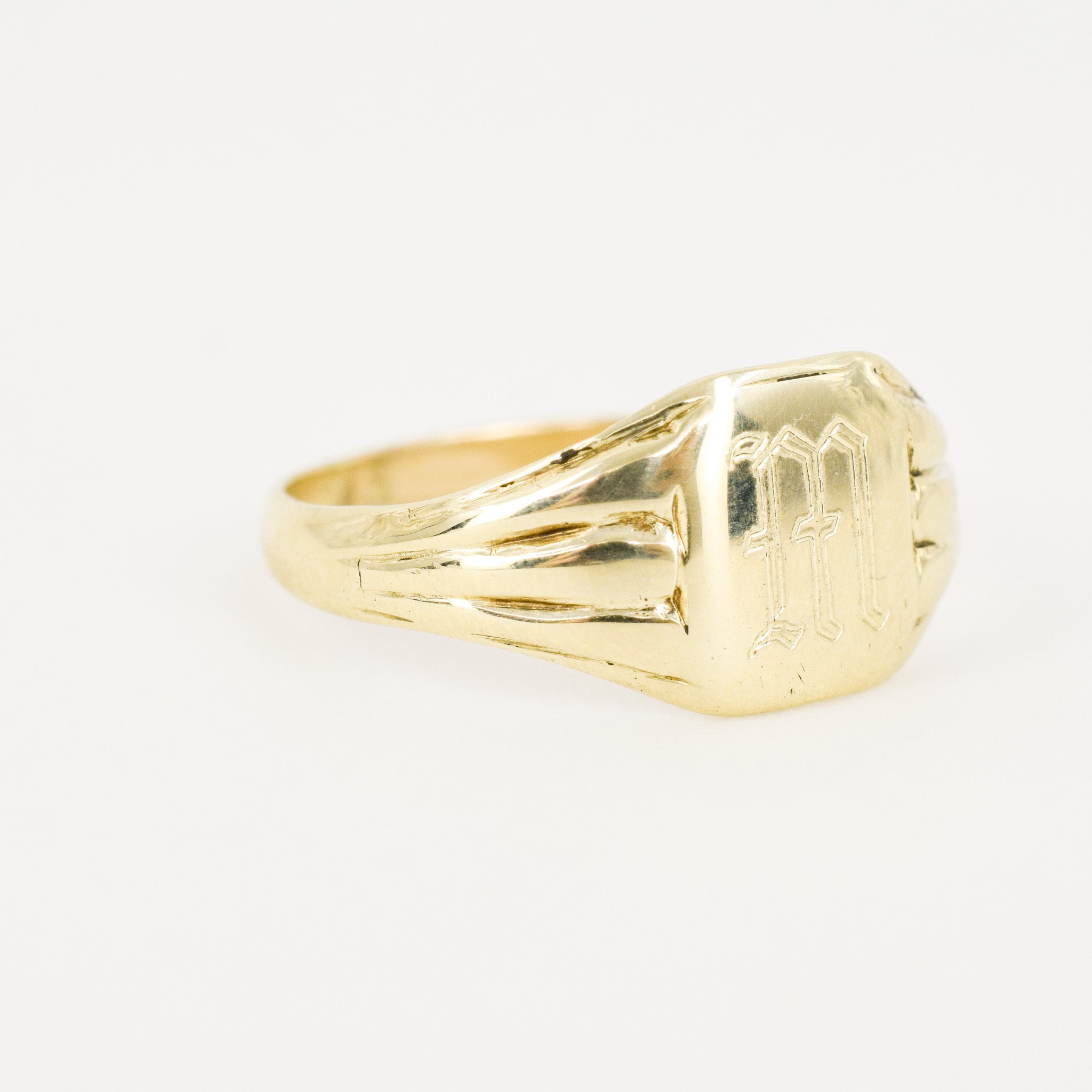 vintage 'm' gold signet ring, folklor vintage jewelry canada