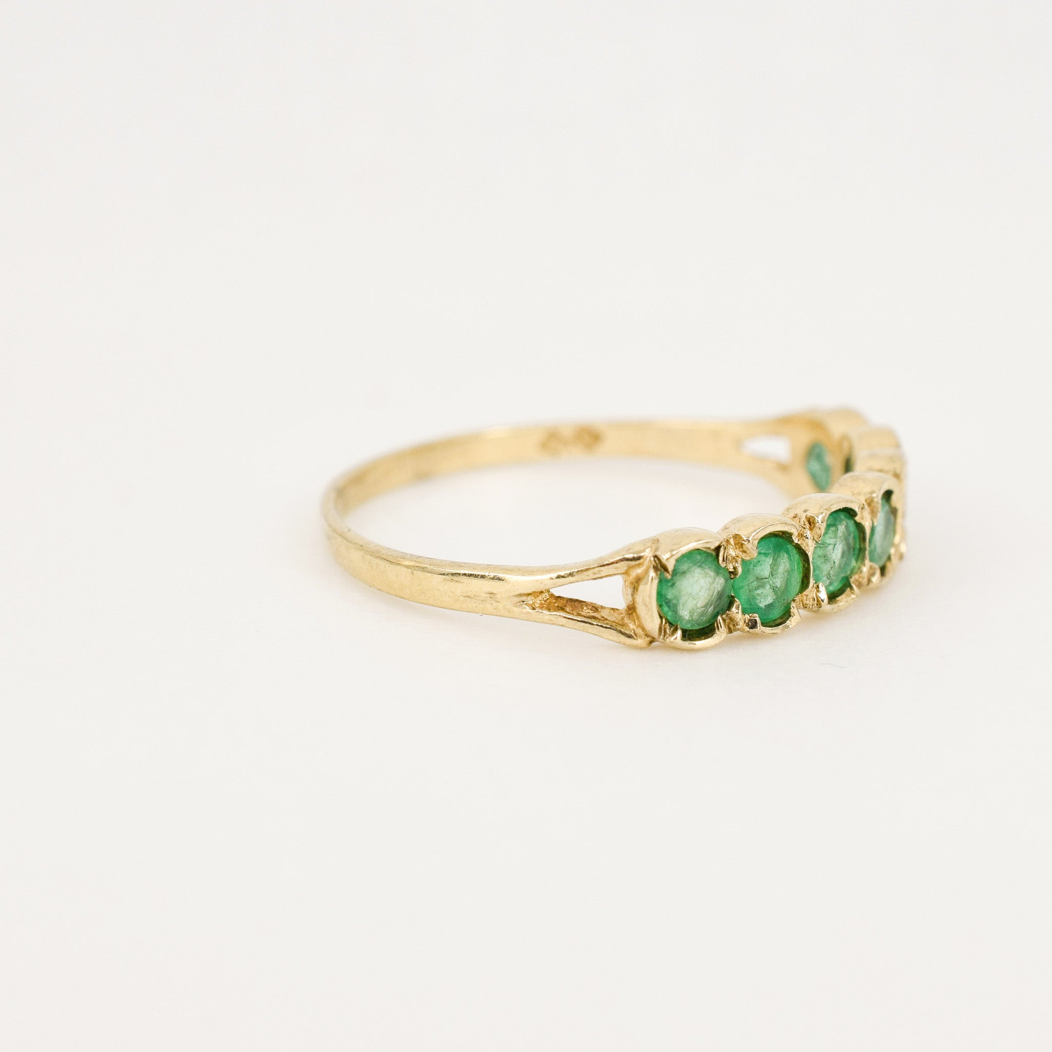 antique gold band with 7 emeralds, folklor vintage jewelry canada