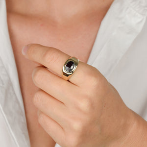 vintage garnet signet ring, folklor vintage jewelry canada 