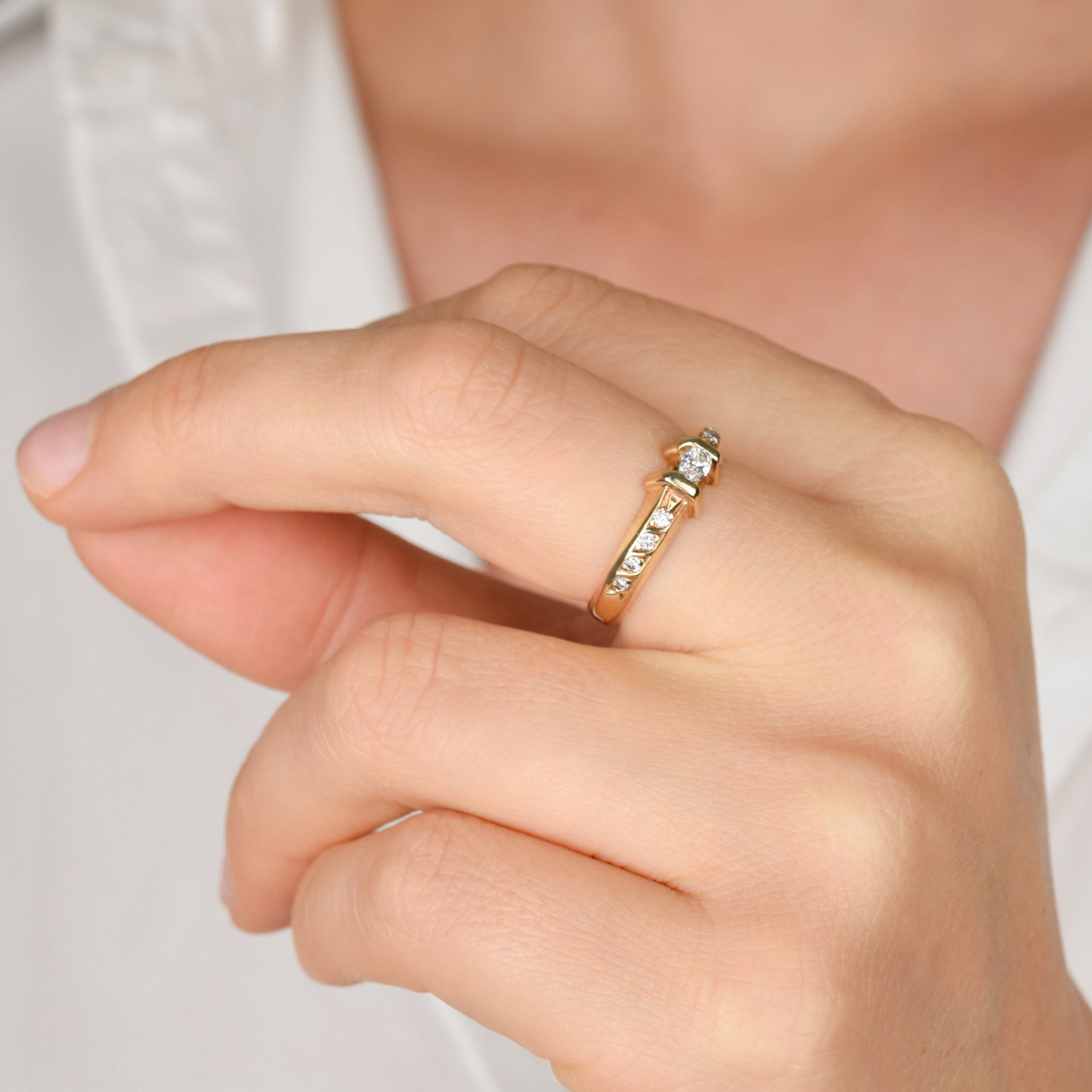 Horizontal Oval Diamond Band