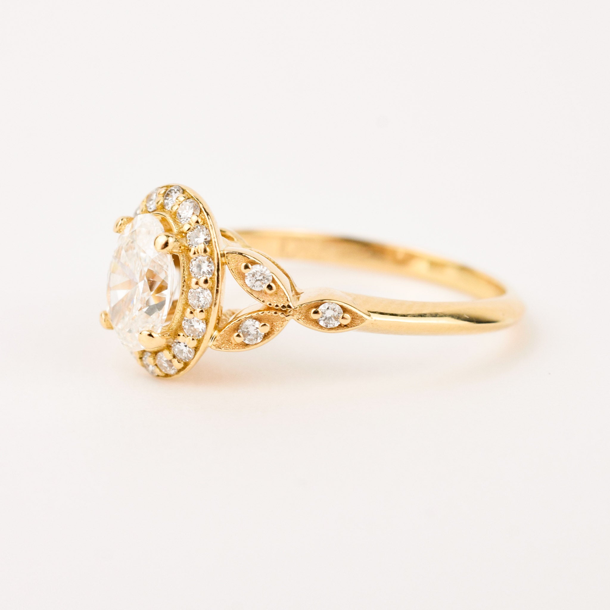 oval diamond engagement ring, folklor vintage jewelry canada
