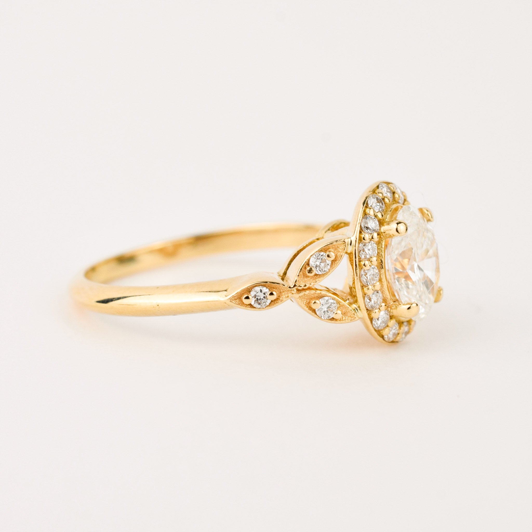oval diamond engagement ring, folklor vintage jewelry canada