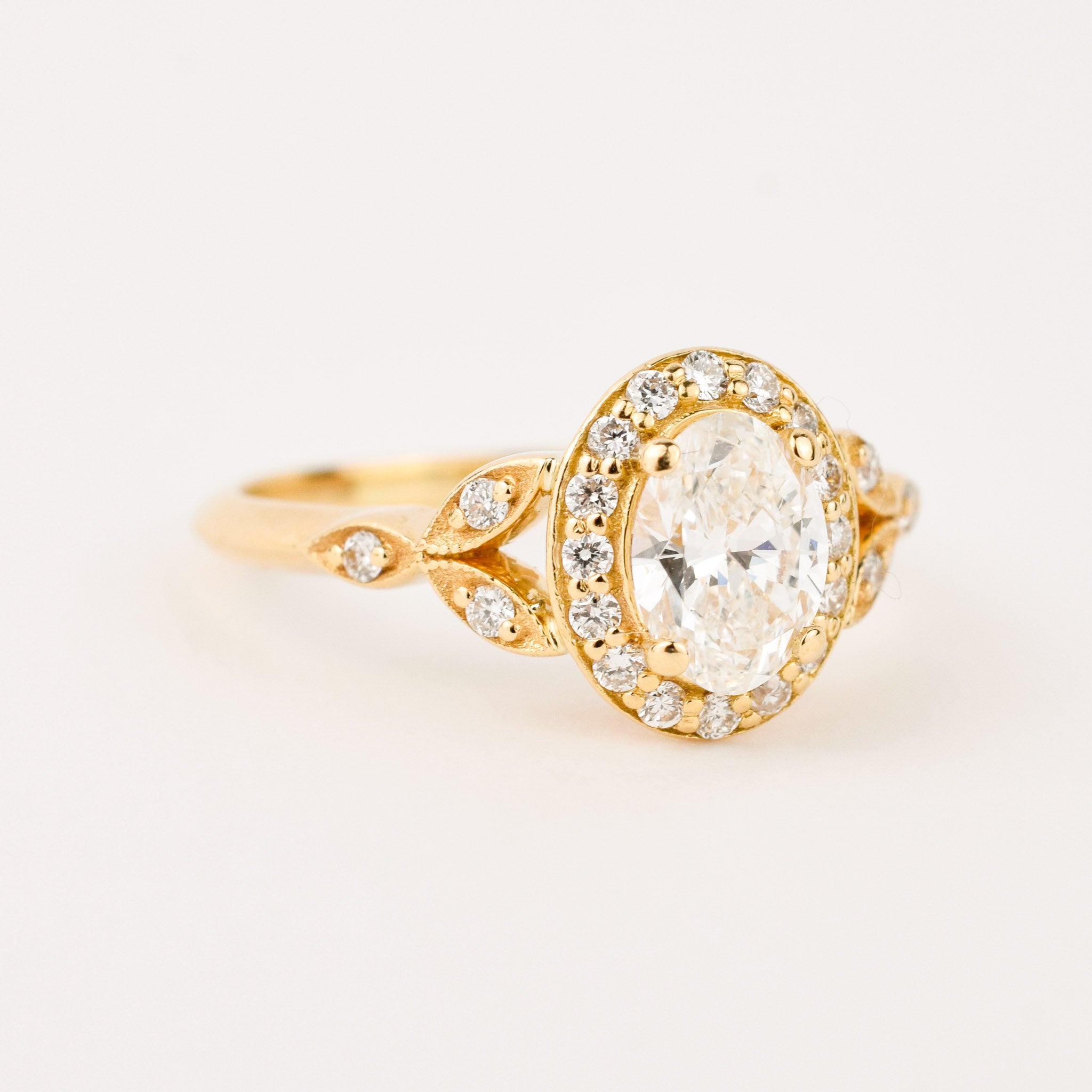 oval diamond engagement ring, folklor vintage jewelry canada