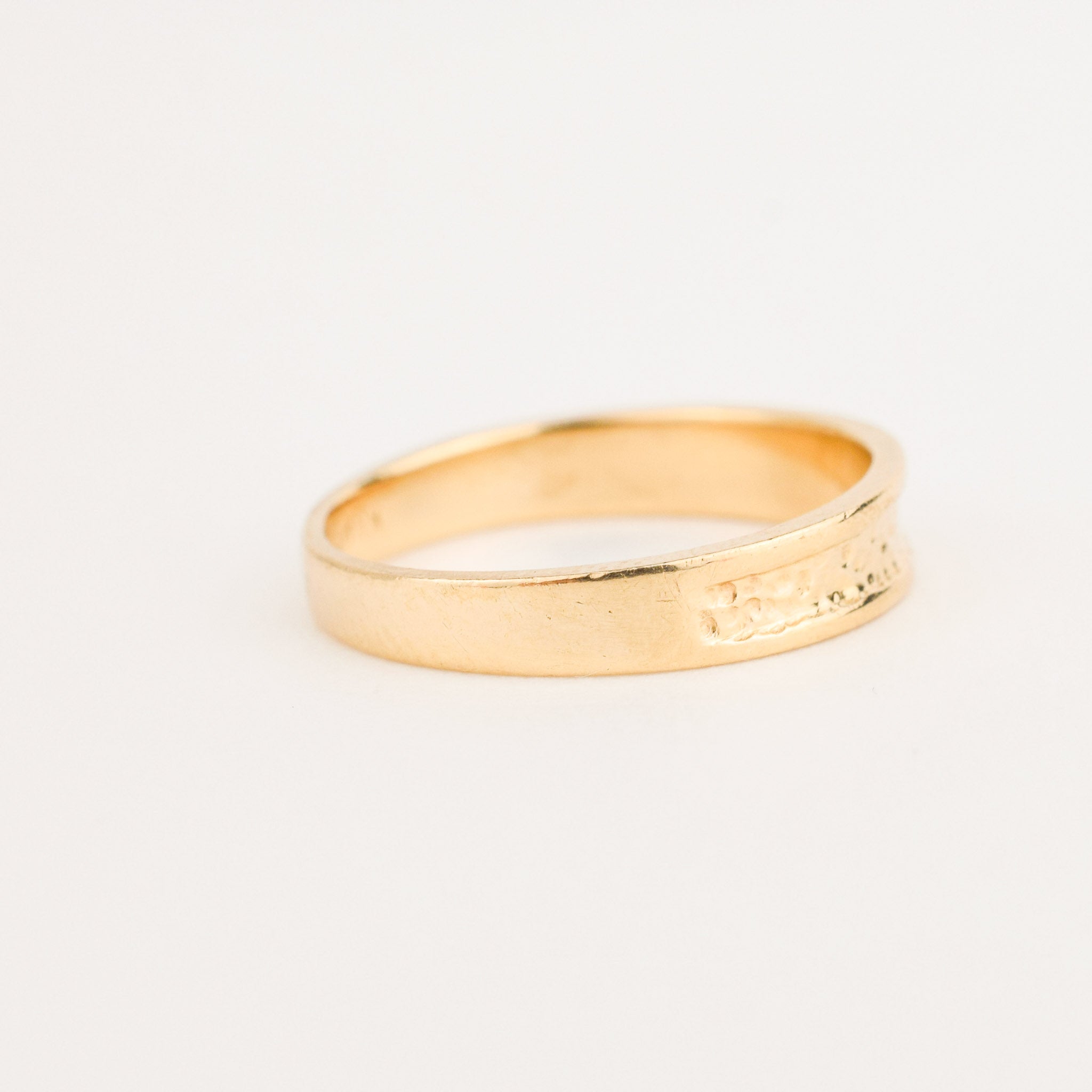 vintage gold hammered ring, folklor vintage jewelry canada