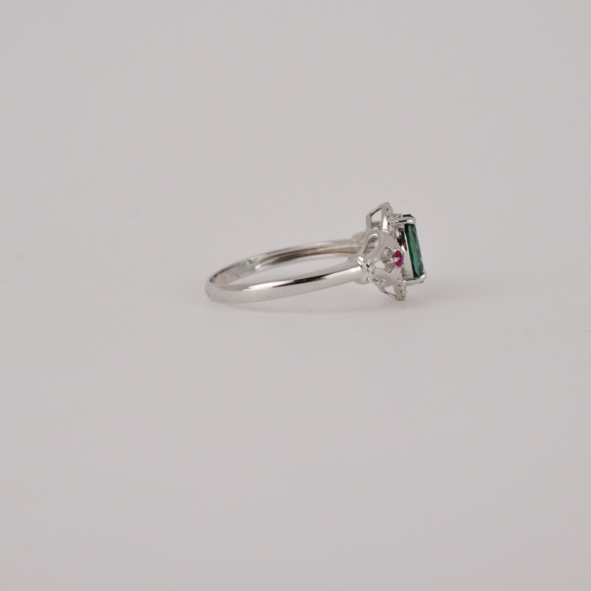vintage green tourmaline and ruby ring, folklor