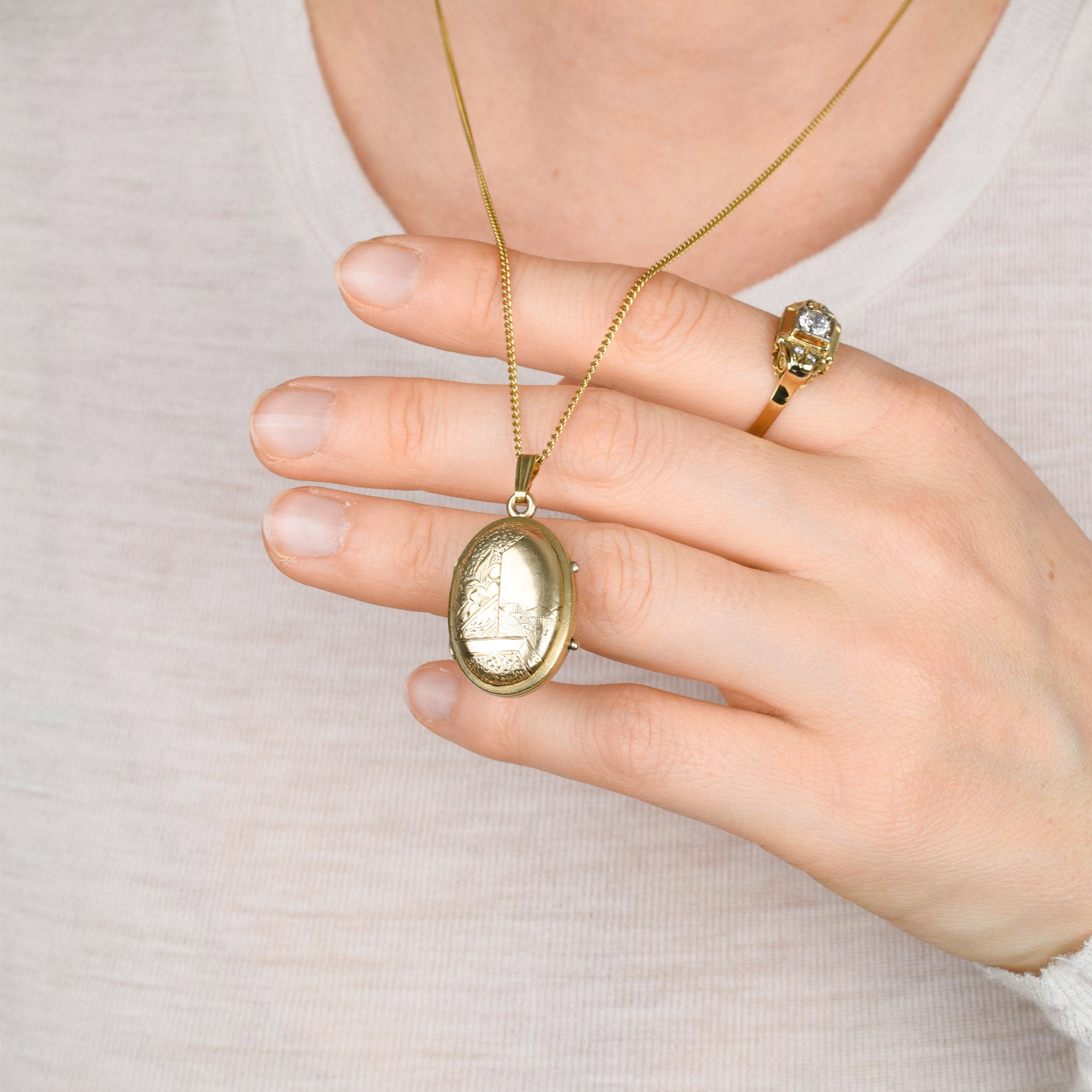 antique oval locket, folklor vintage jewelry canada