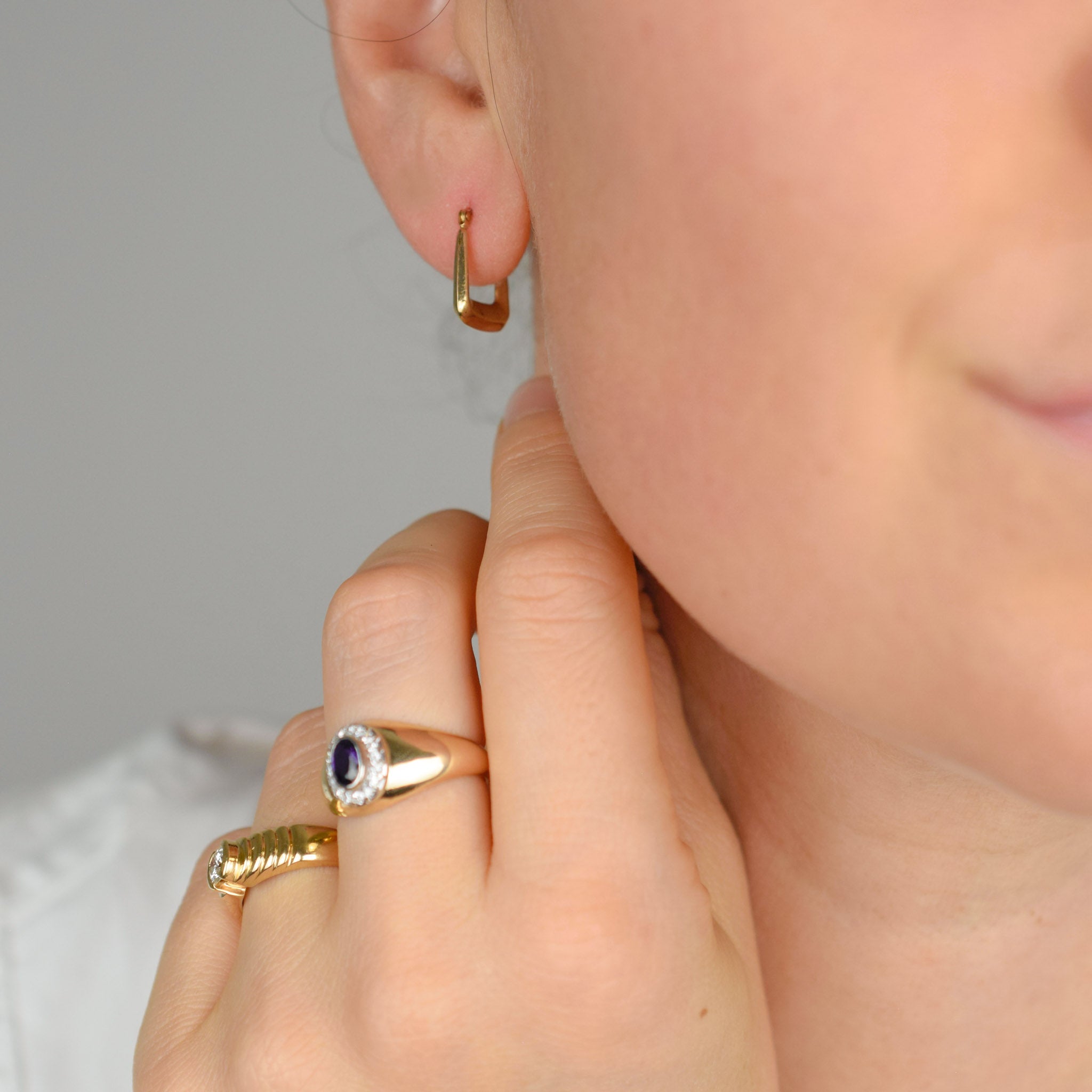 dainty retro gold hoop earrings 