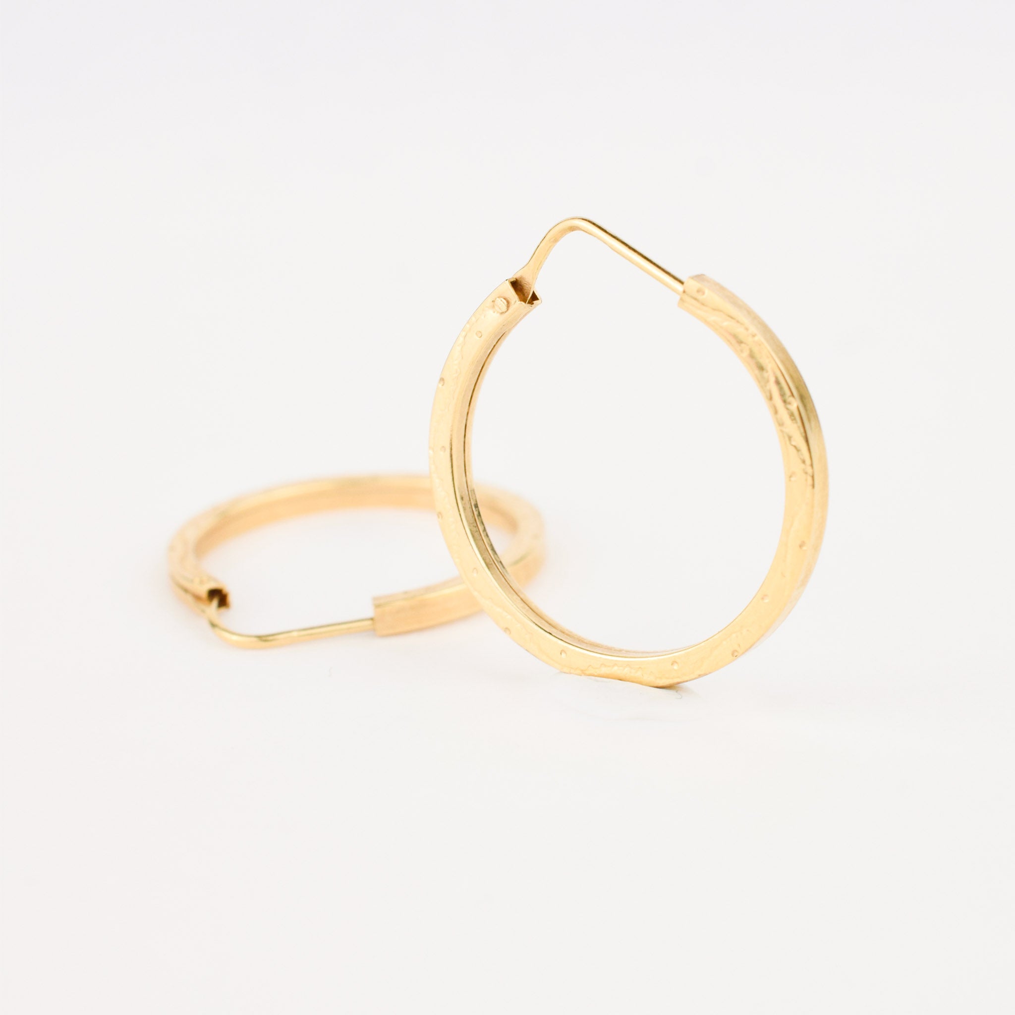 18k yellow gold hoop earrings