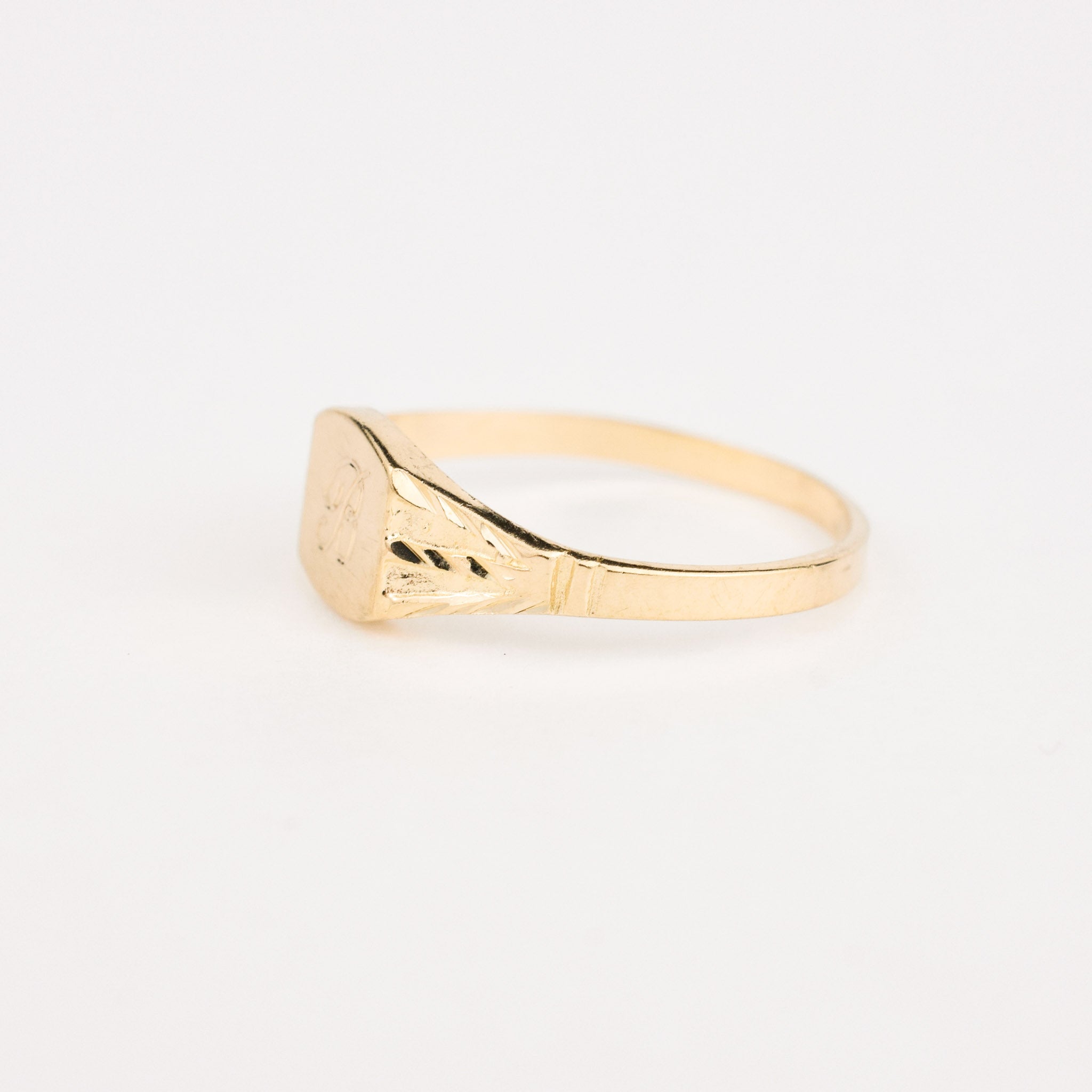 vintage gold 'B' signet ring