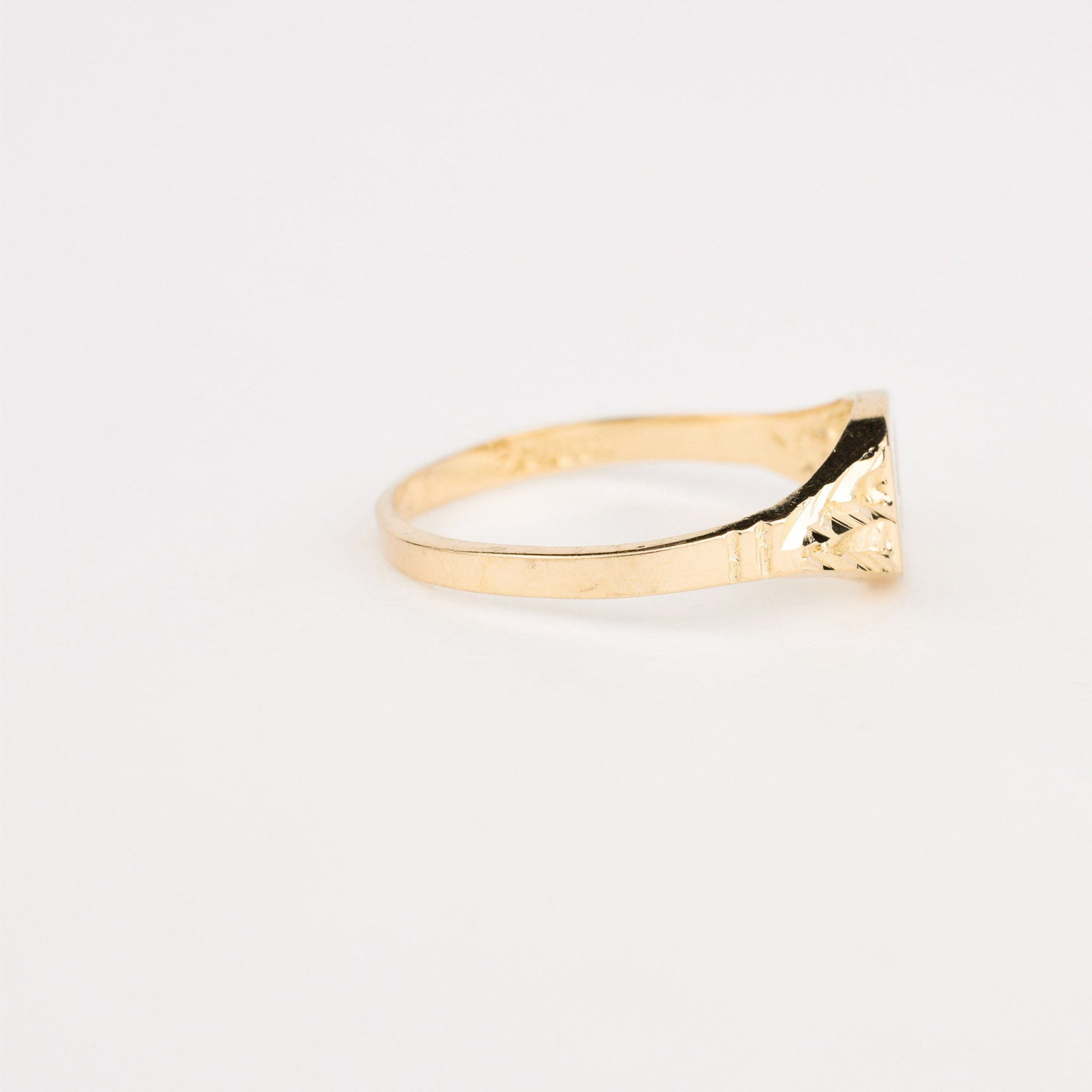 vintage gold 'B' signet ring