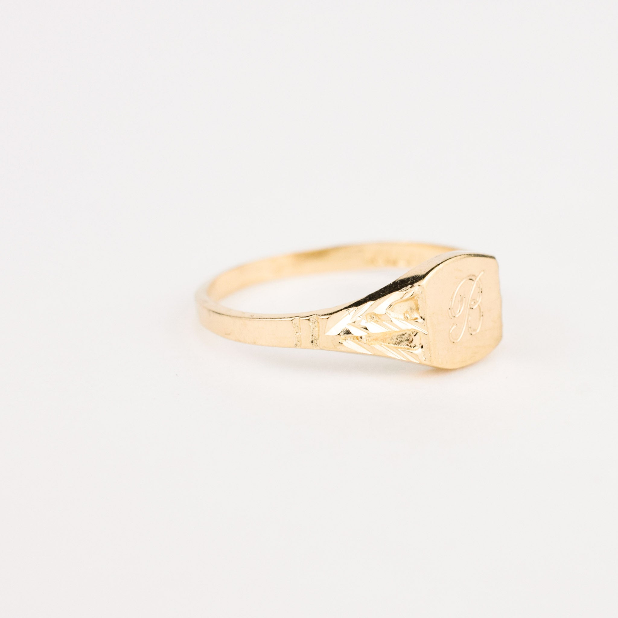 vintage gold 'B' signet ring