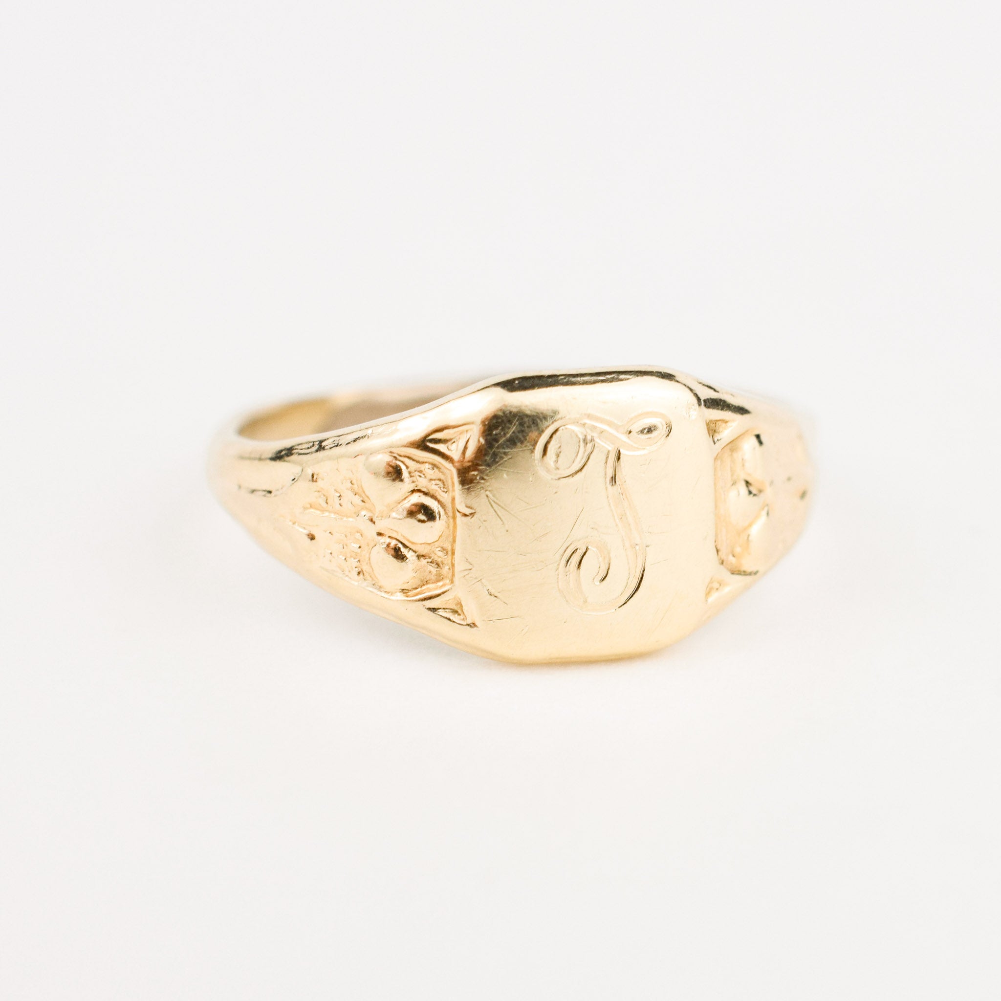 vintage gold 'J' signet ring
