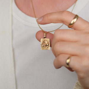 Golden Archer pendant, folklor