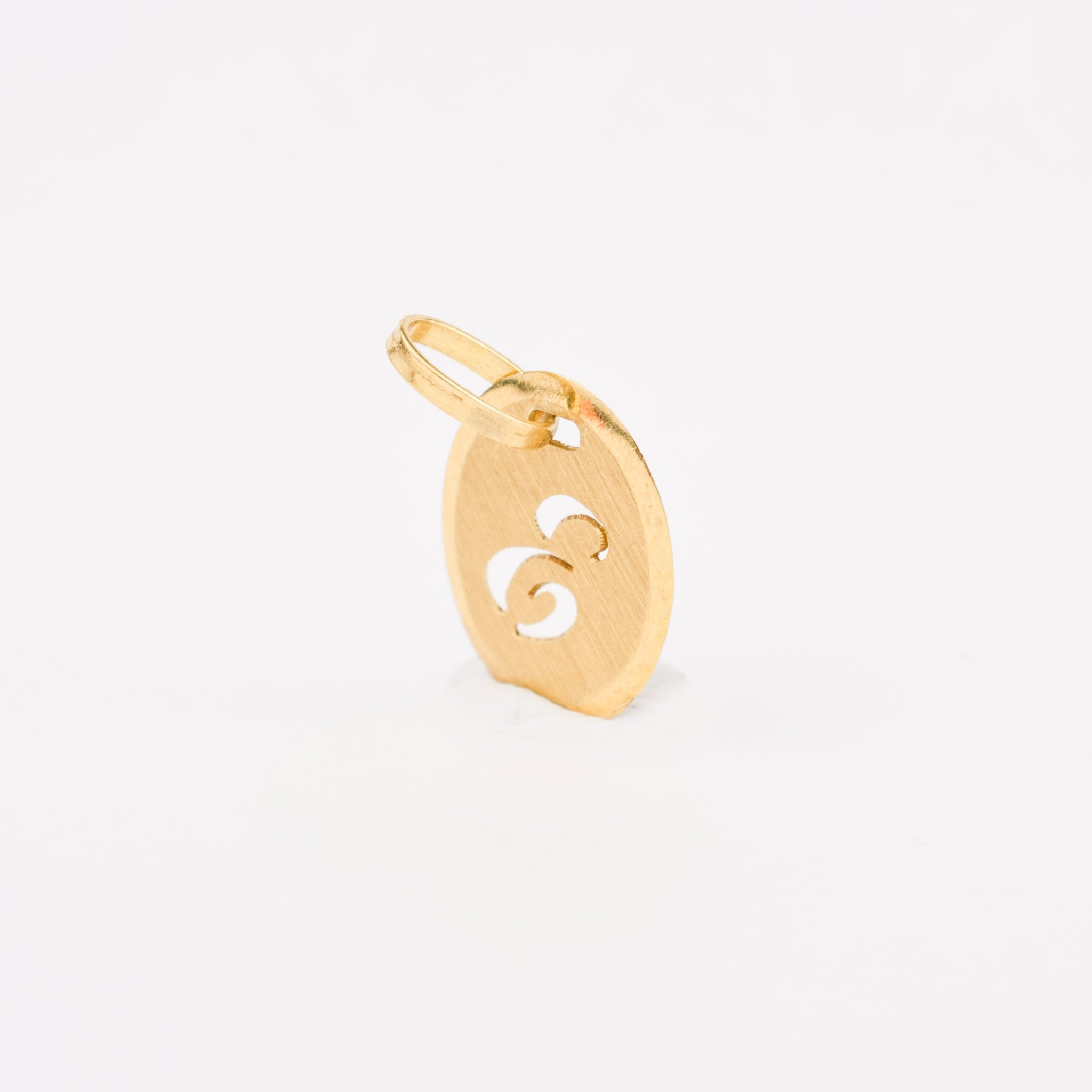 'e' gold charm pendant 