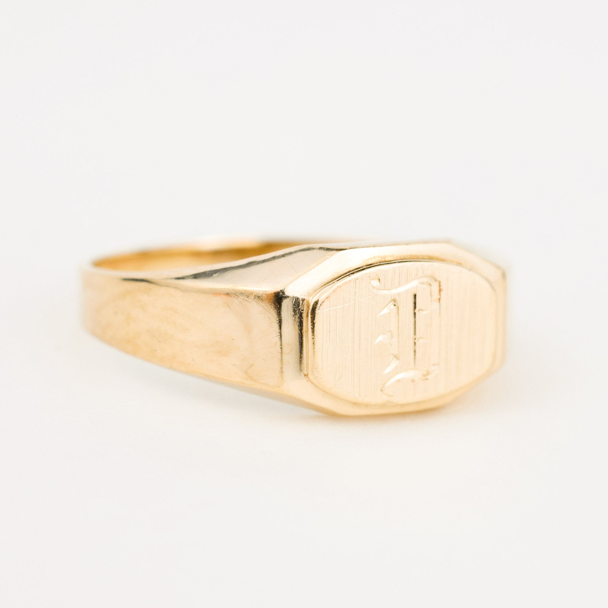 vintage gold 'D' Signet ring