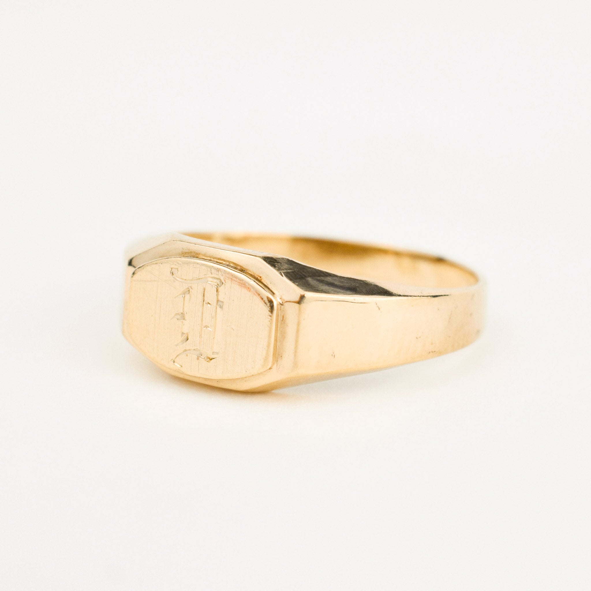 vintage gold 'D' Signet ring