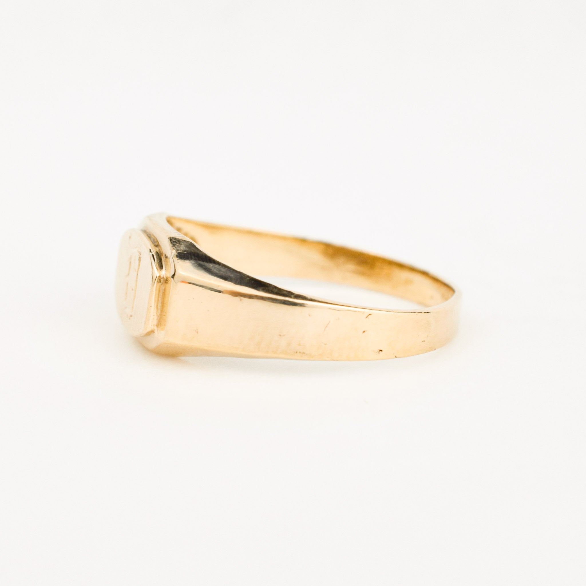 vintage gold 'D' Signet ring