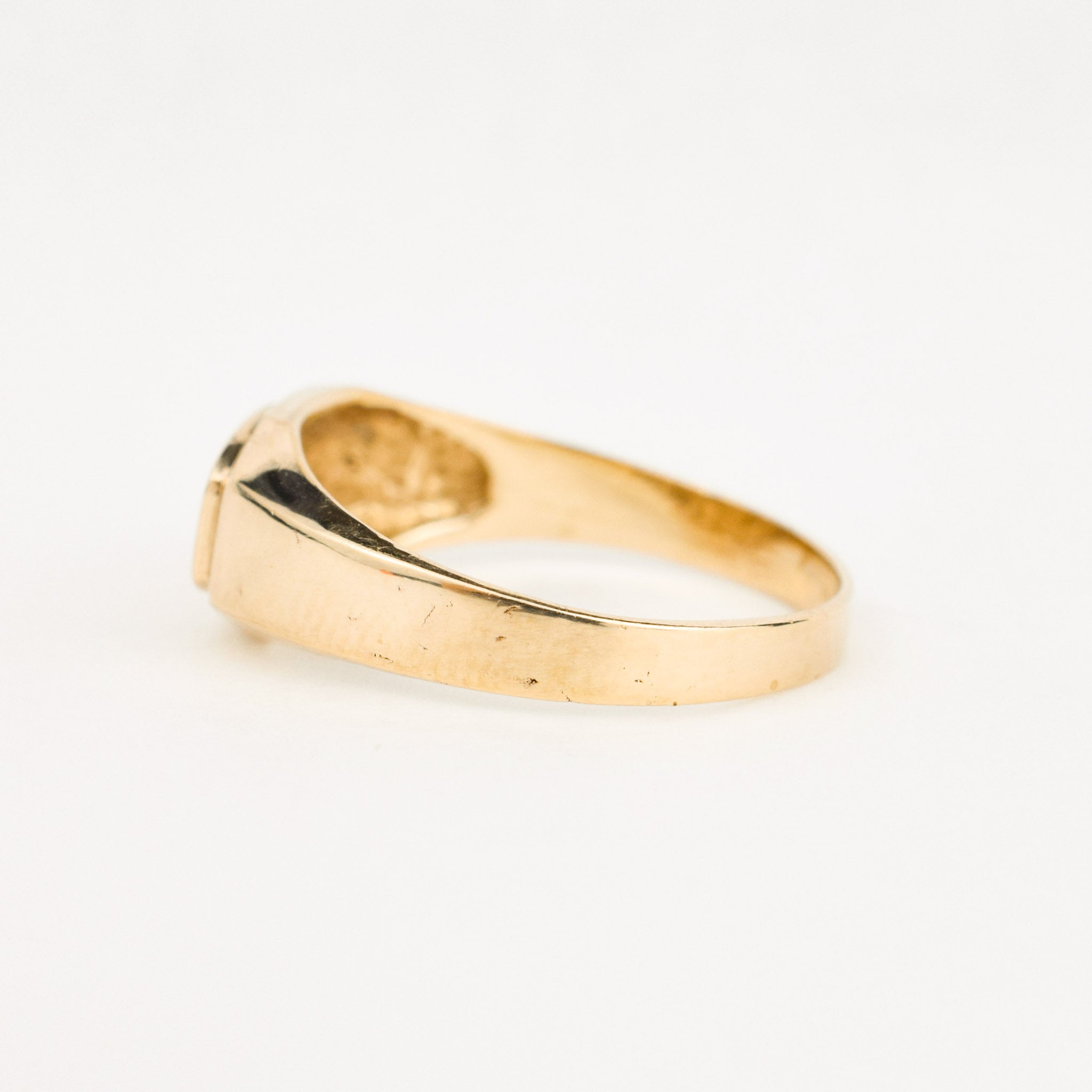 vintage gold 'D' Signet ring