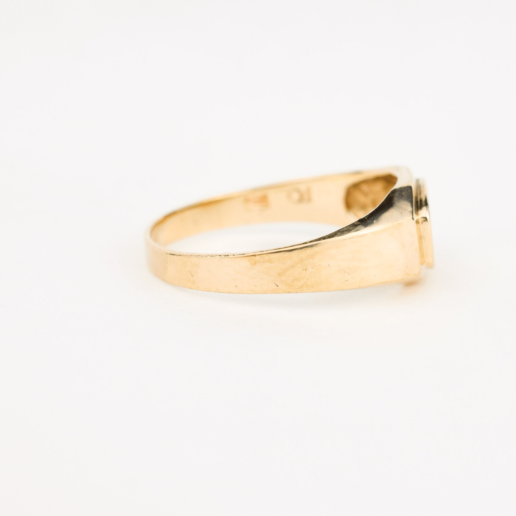 vintage gold 'D' Signet ring