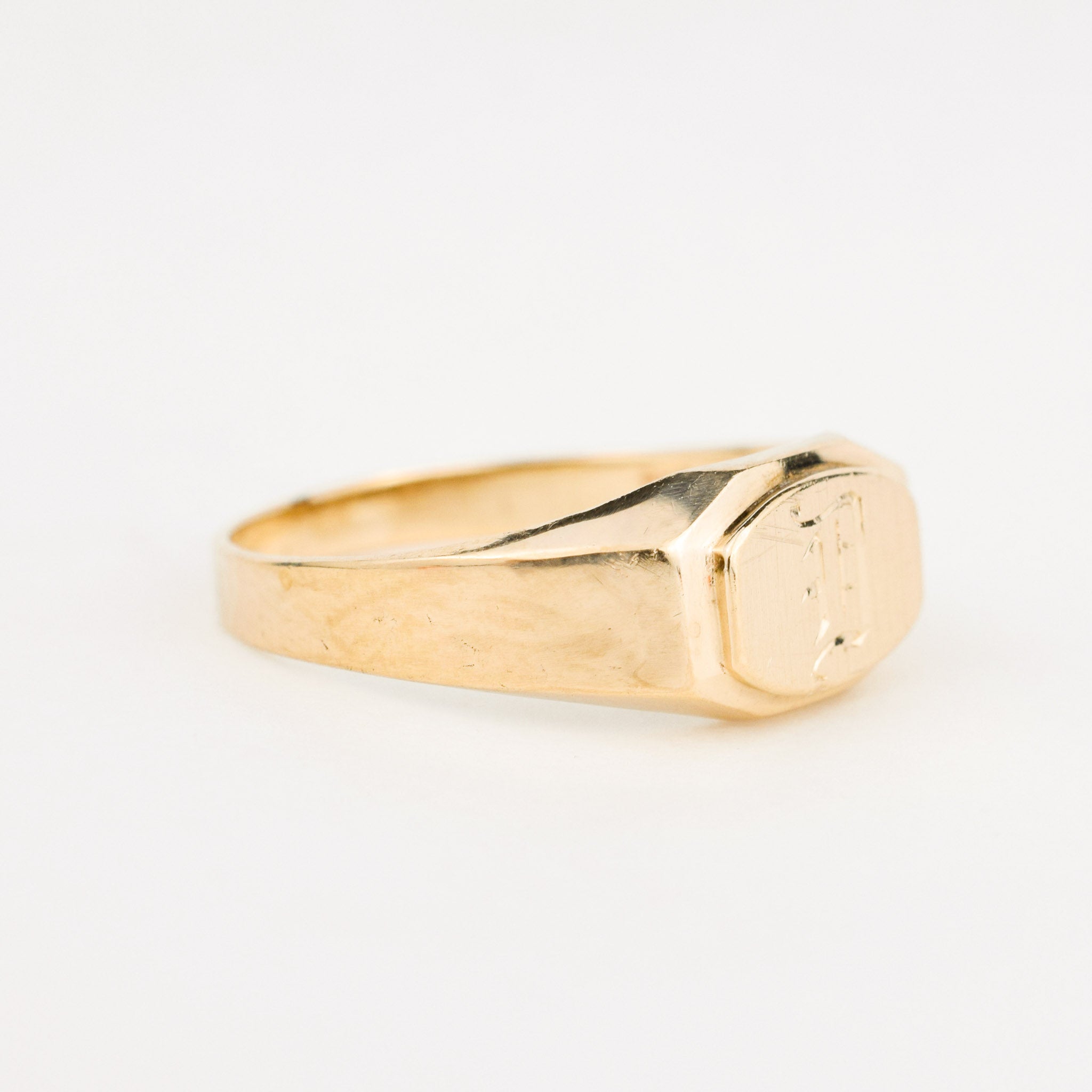 vintage gold 'D' Signet ring