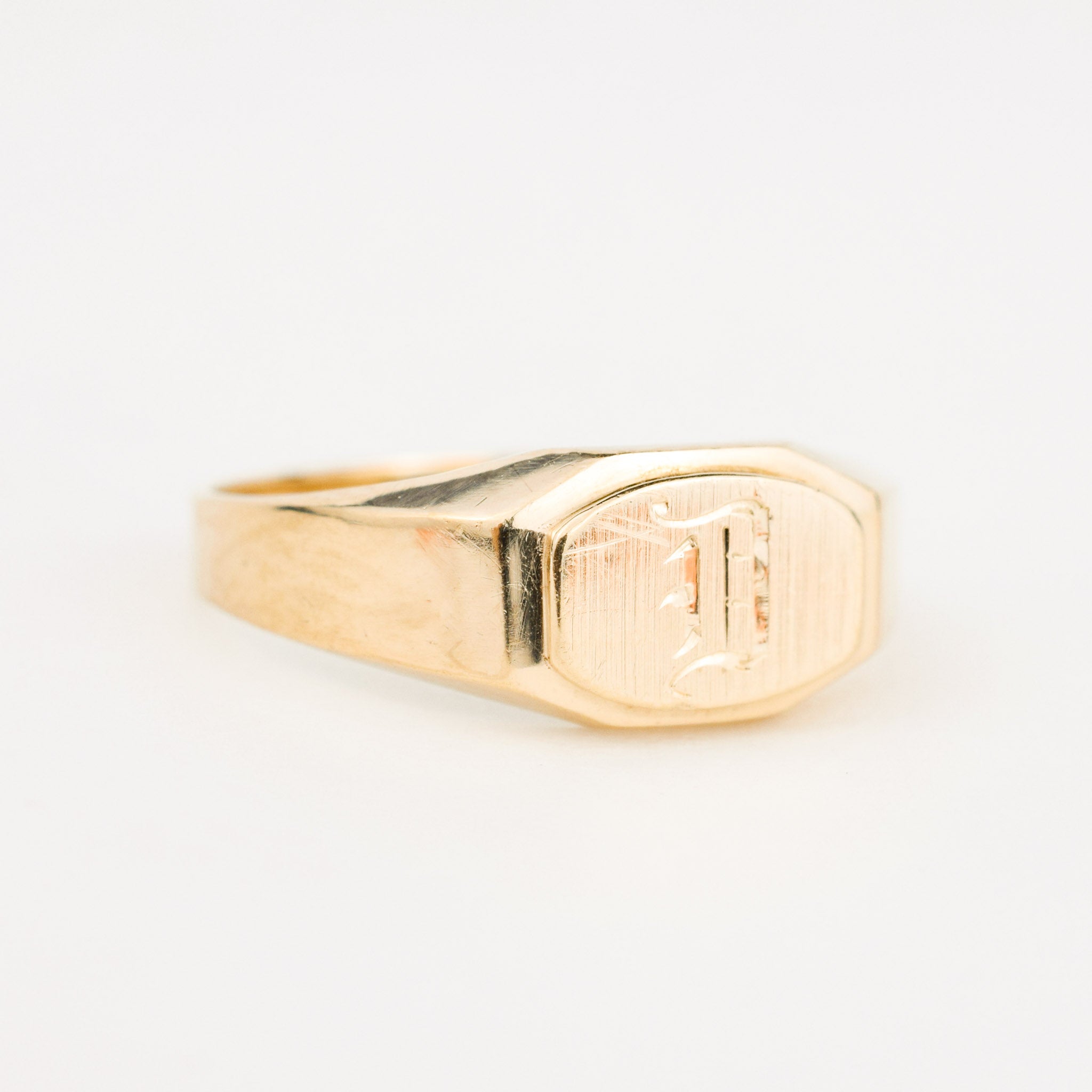 vintage gold 'D' Signet ring