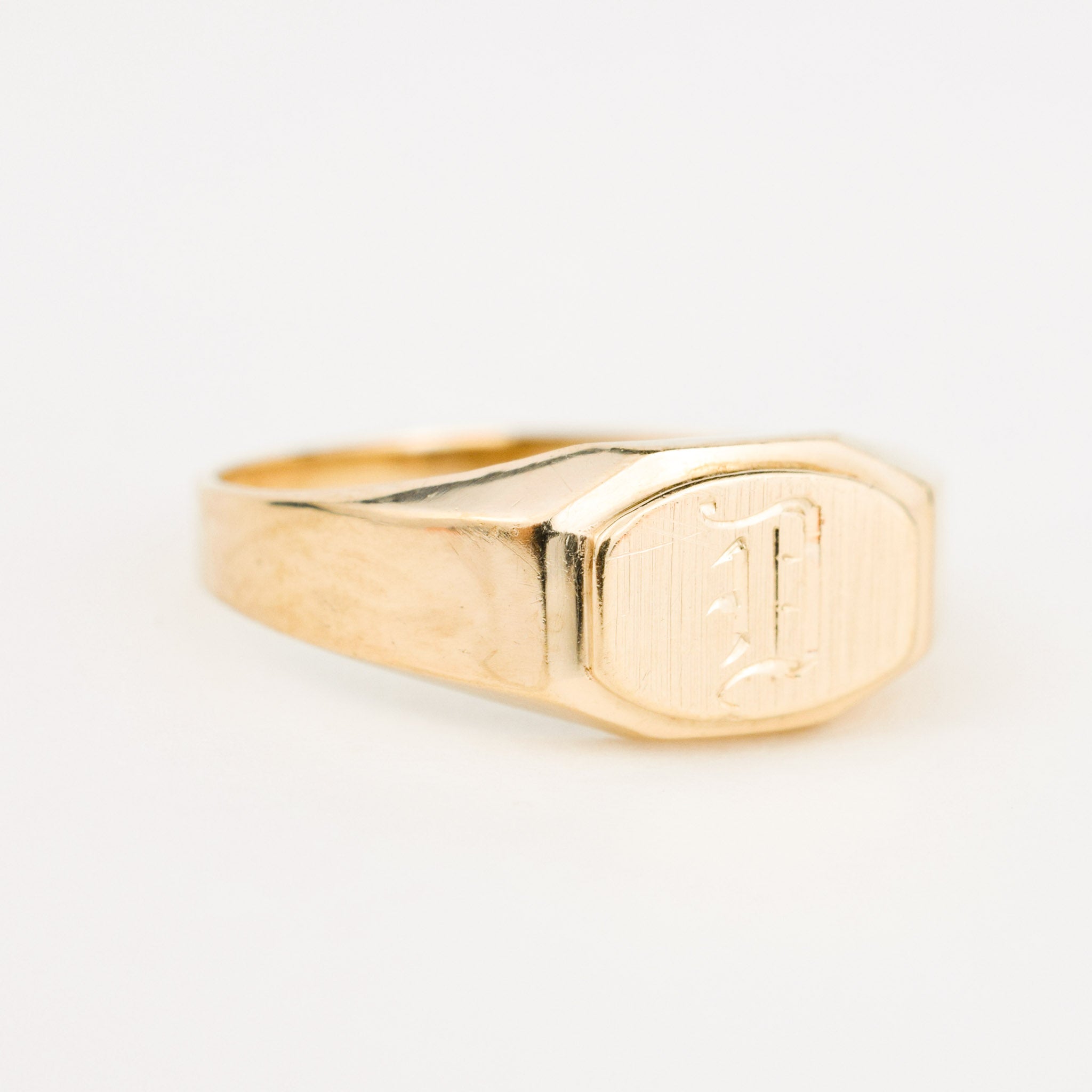 vintage gold 'D' Signet ring