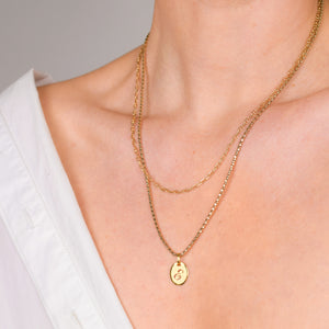 'e' gold charm pendant 