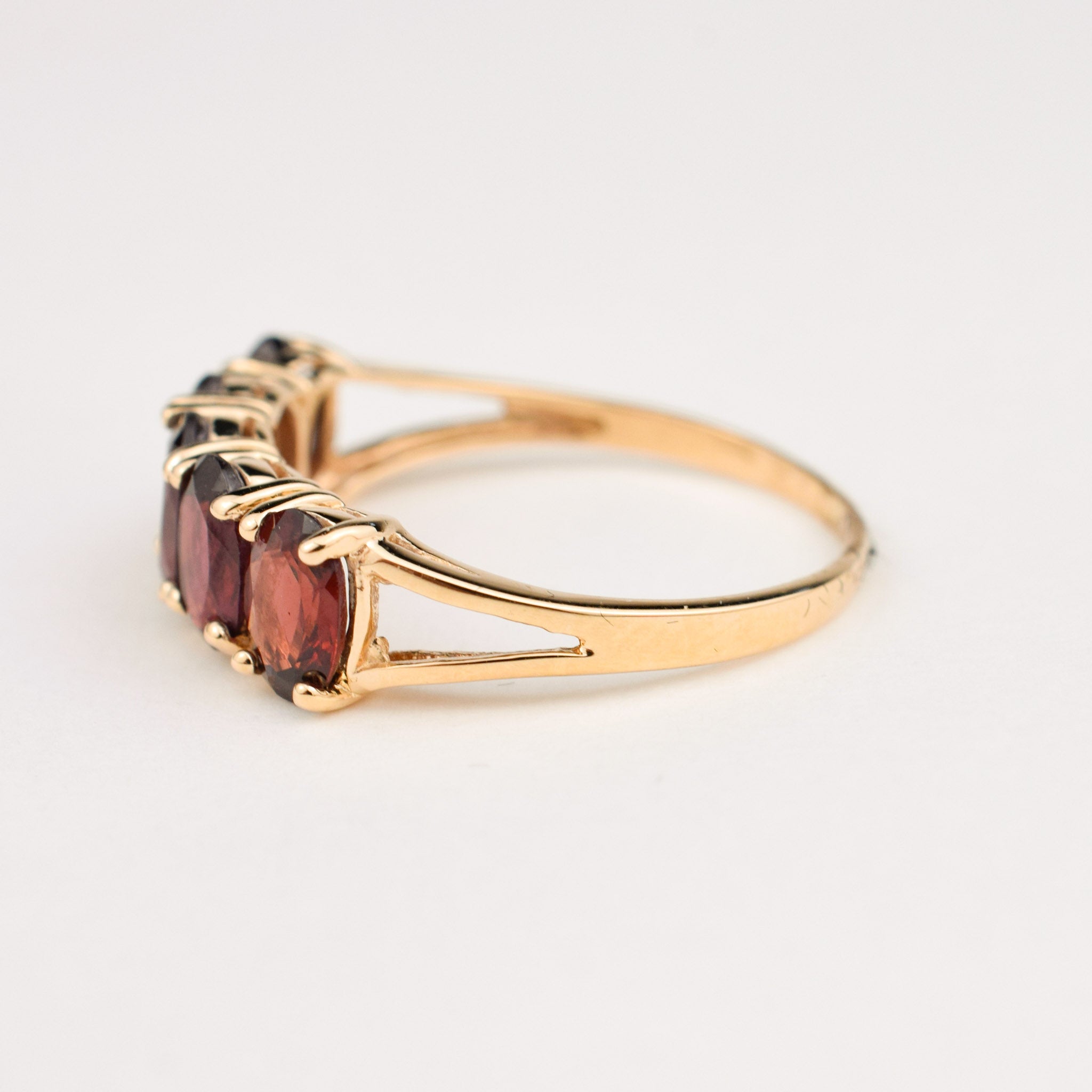 vintage 14k yellow gold 5 garnet band 