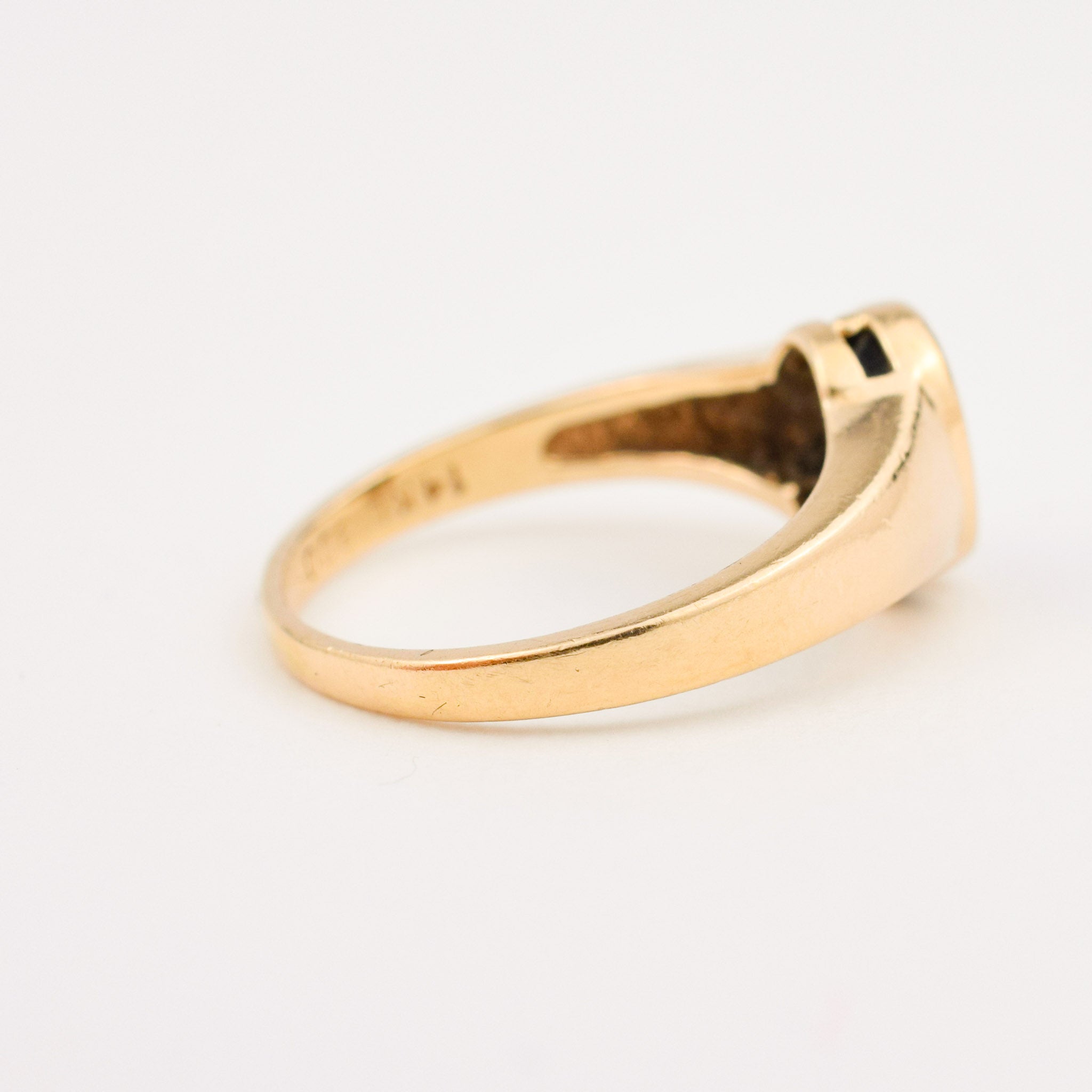 14k gold sapphire signet ring