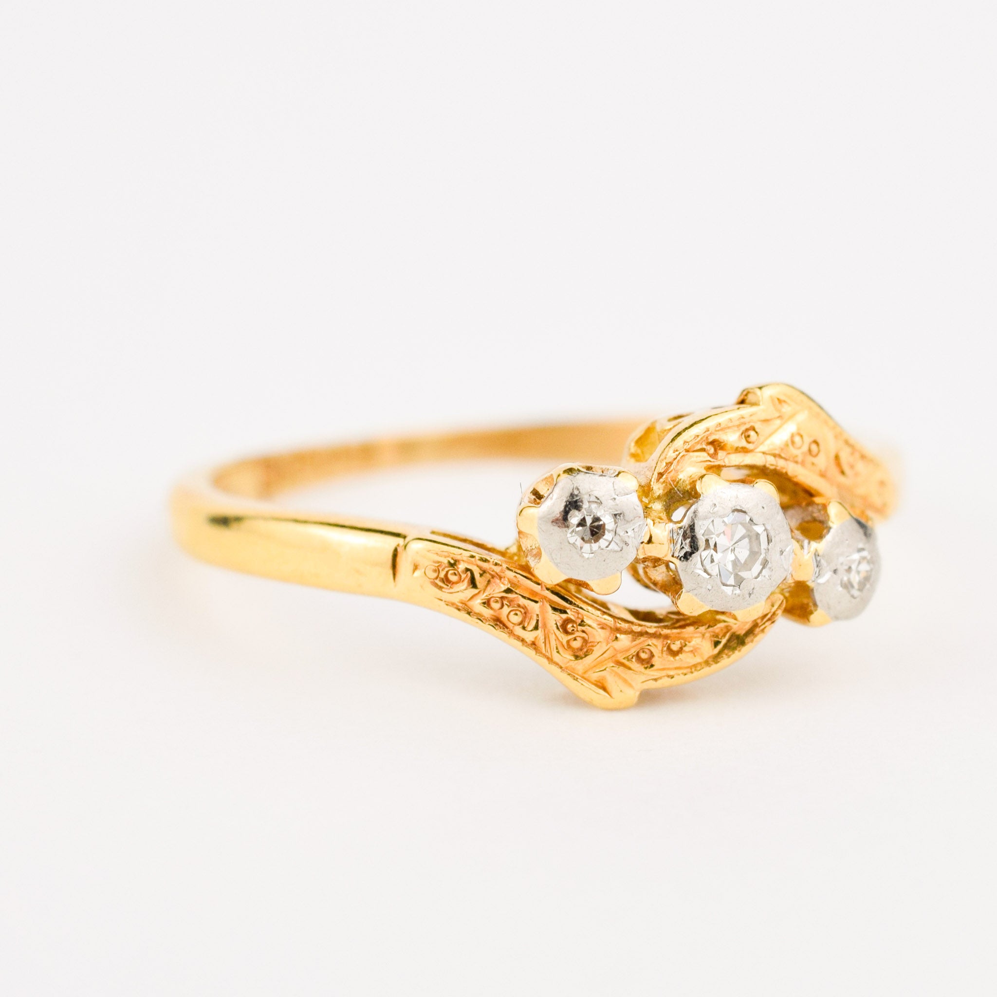 vintage 18k diamond trilogy ring