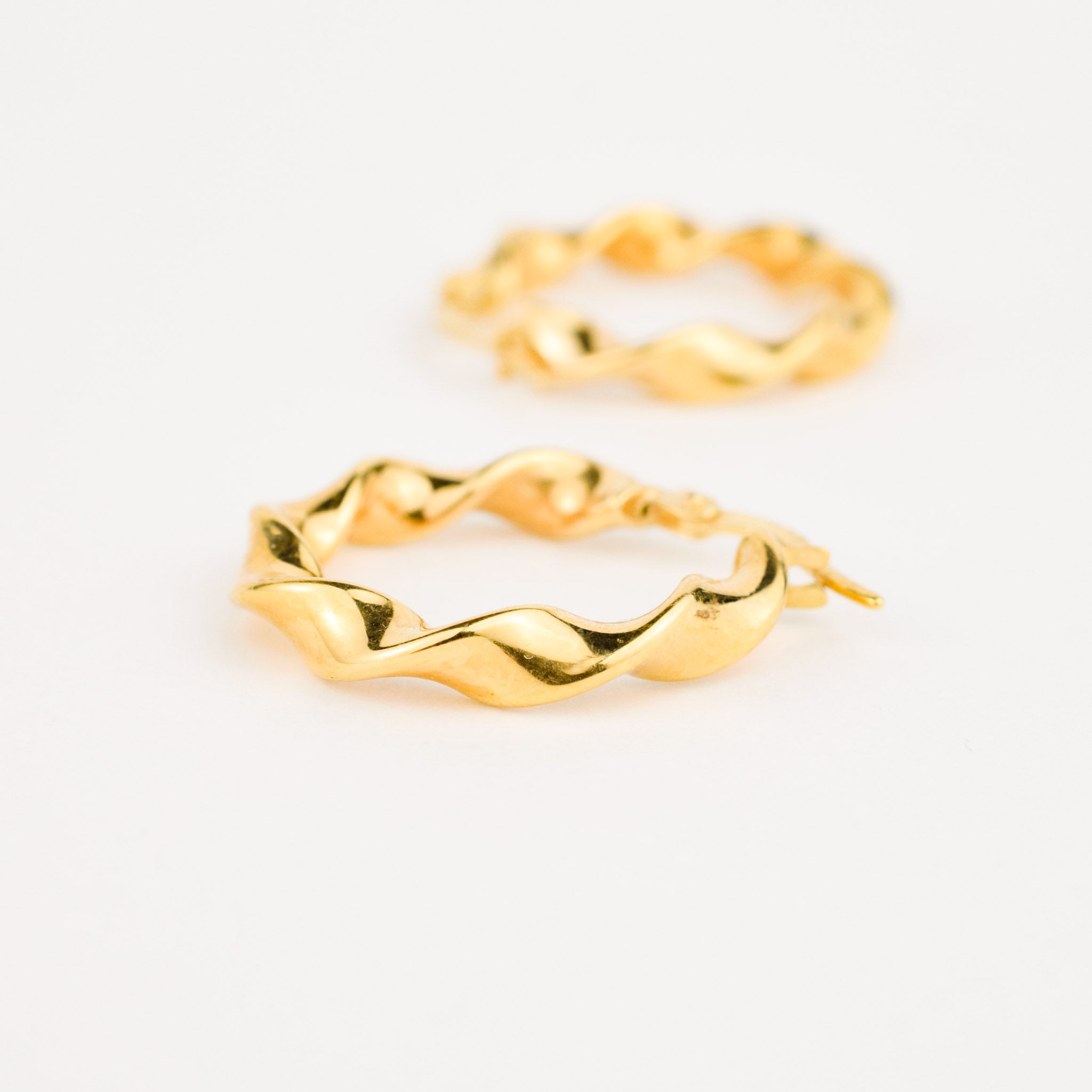 vintage 18k buttery gold hoop earrings 