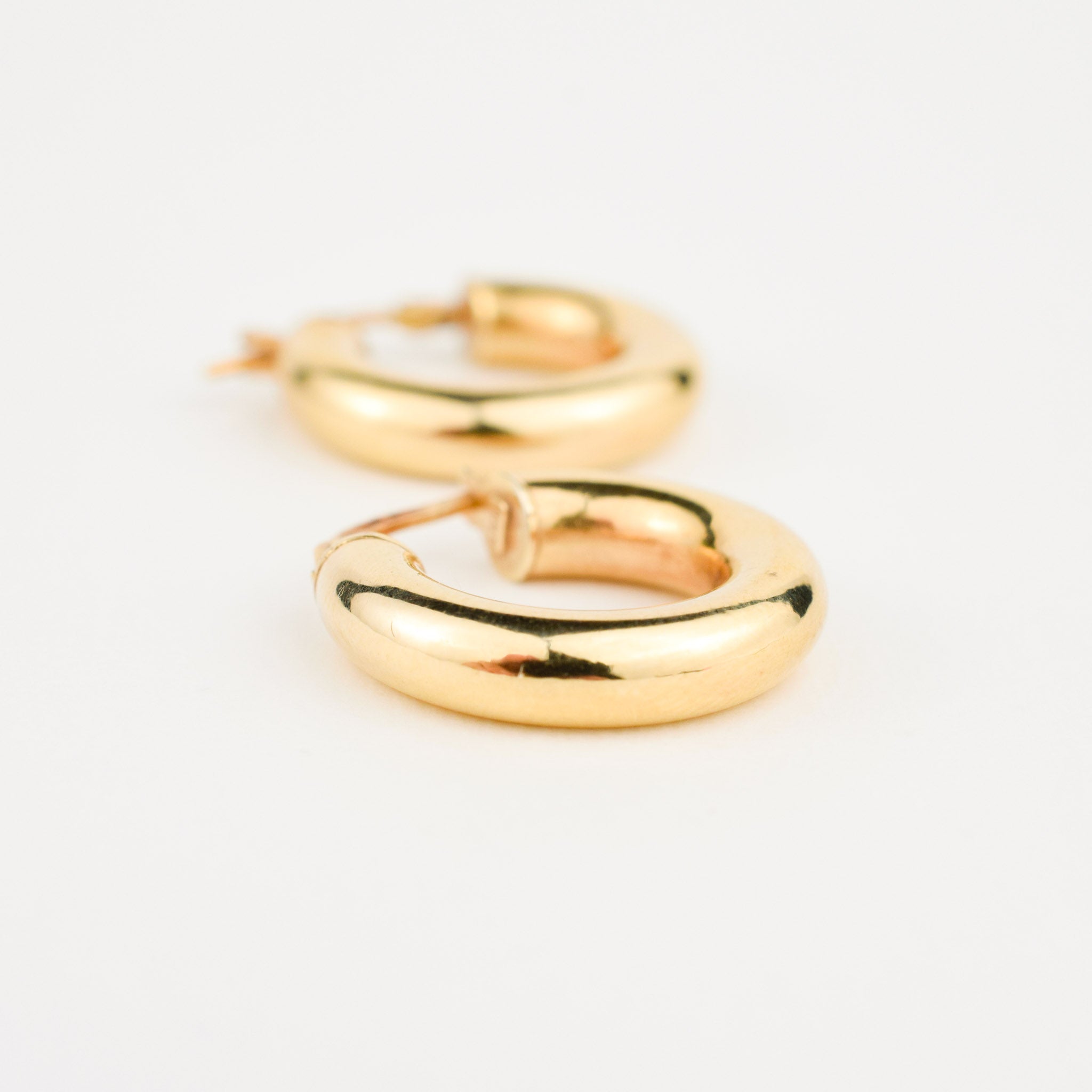 vintage gold 19 mm Puffy Huggies